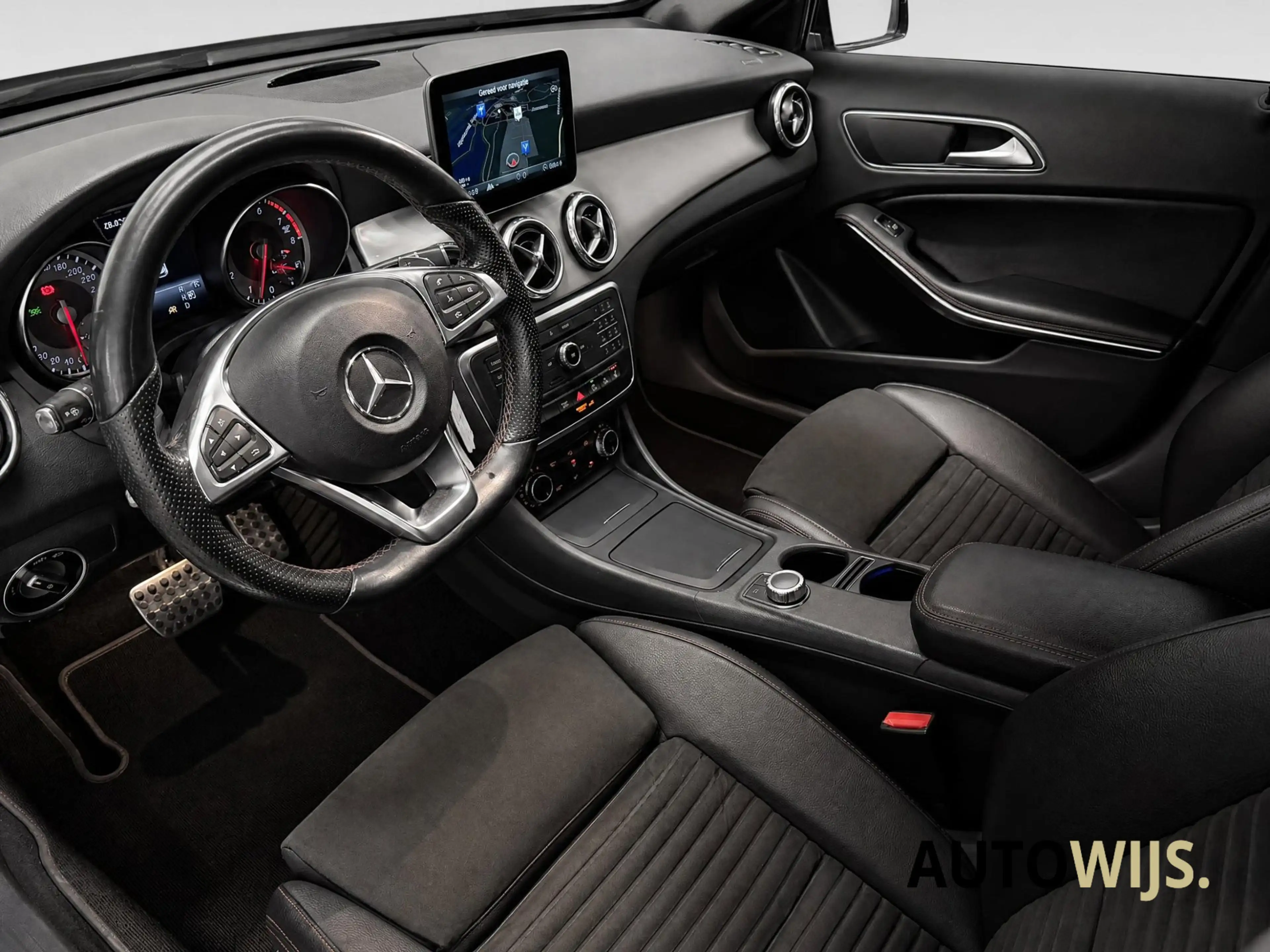 Mercedes-Benz GLA 200 Premium Plus|156PK|AMG|NAVI|CAMERA|FACELIFT|LED| — photo 5