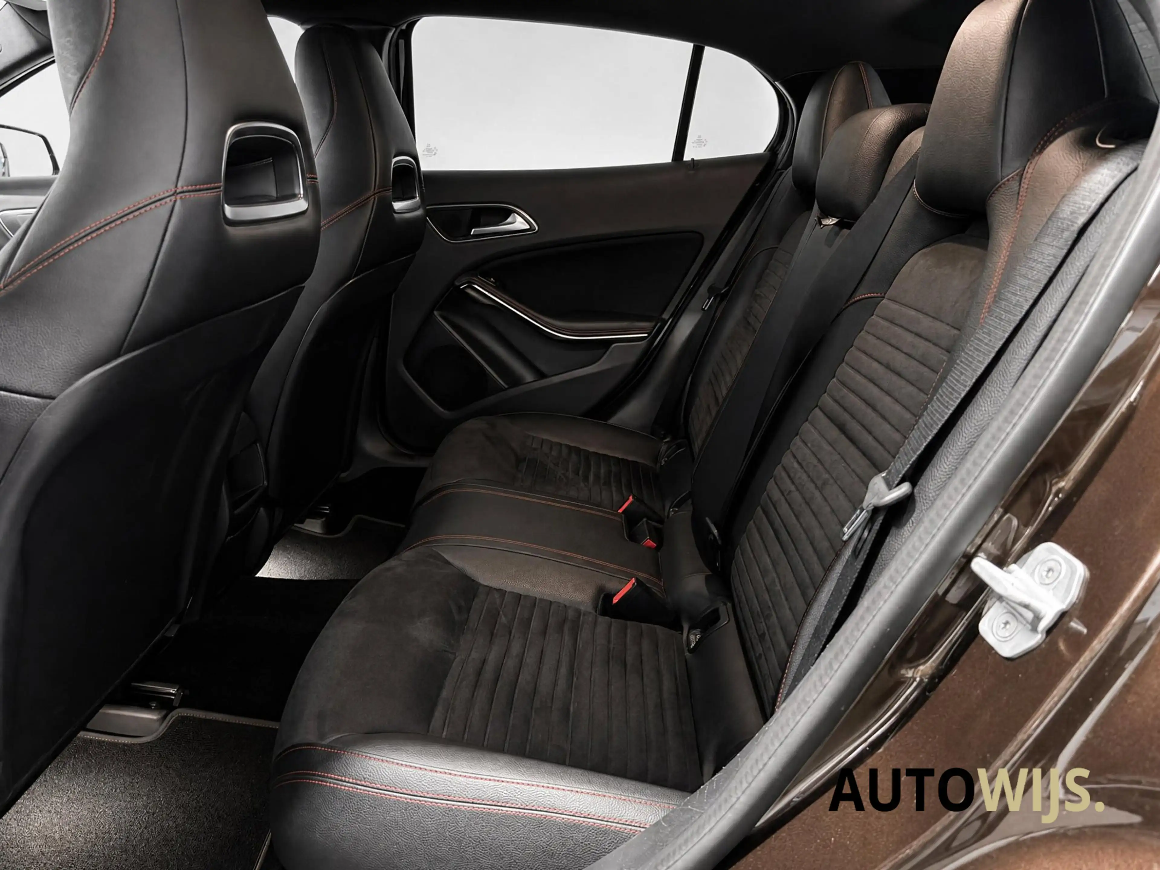 Mercedes-Benz GLA 200 Premium Plus|156PK|AMG|NAVI|CAMERA|FACELIFT|LED| — photo 16