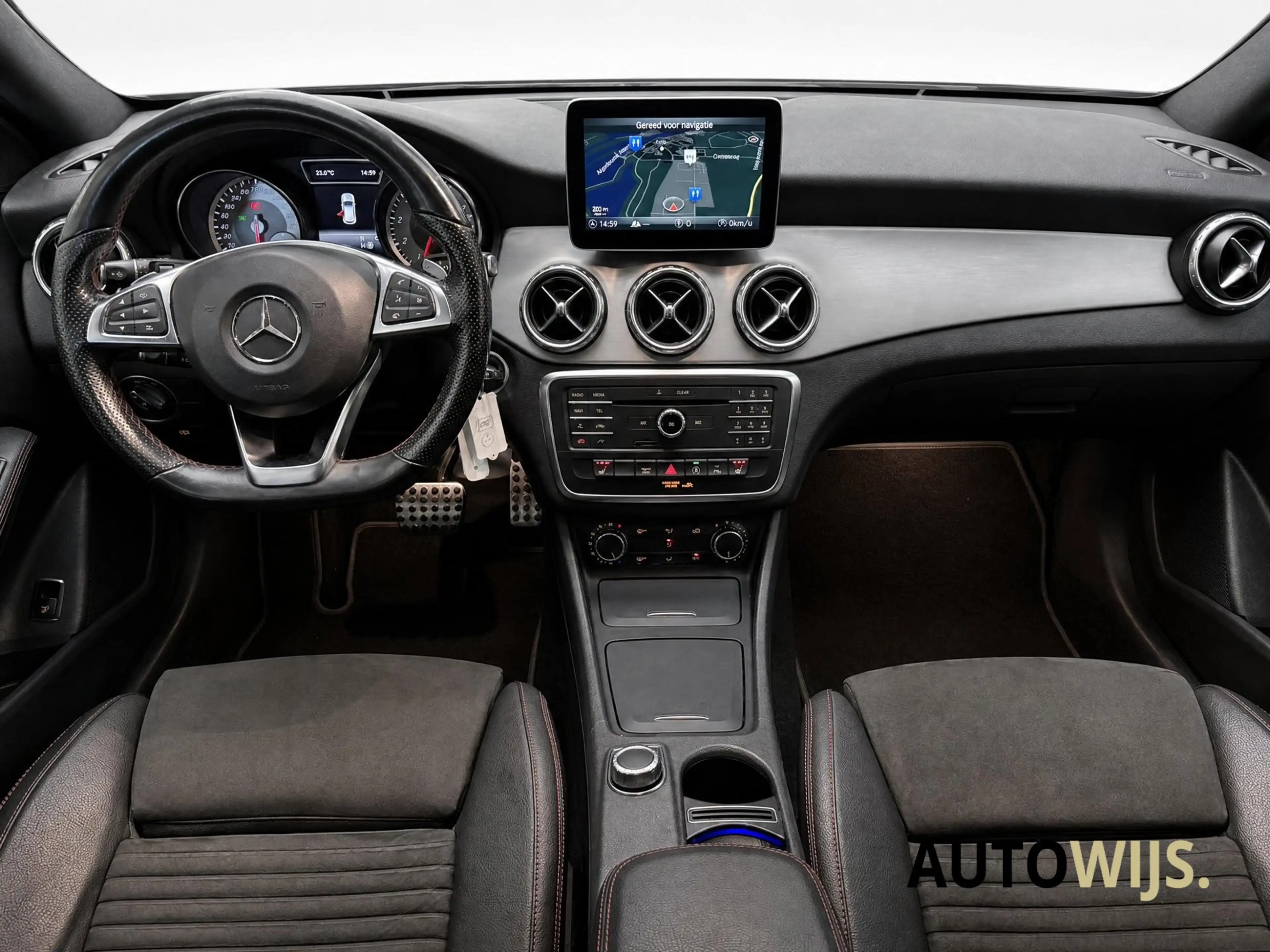 Mercedes-Benz GLA 200 Premium Plus|156PK|AMG|NAVI|CAMERA|FACELIFT|LED| — photo 3
