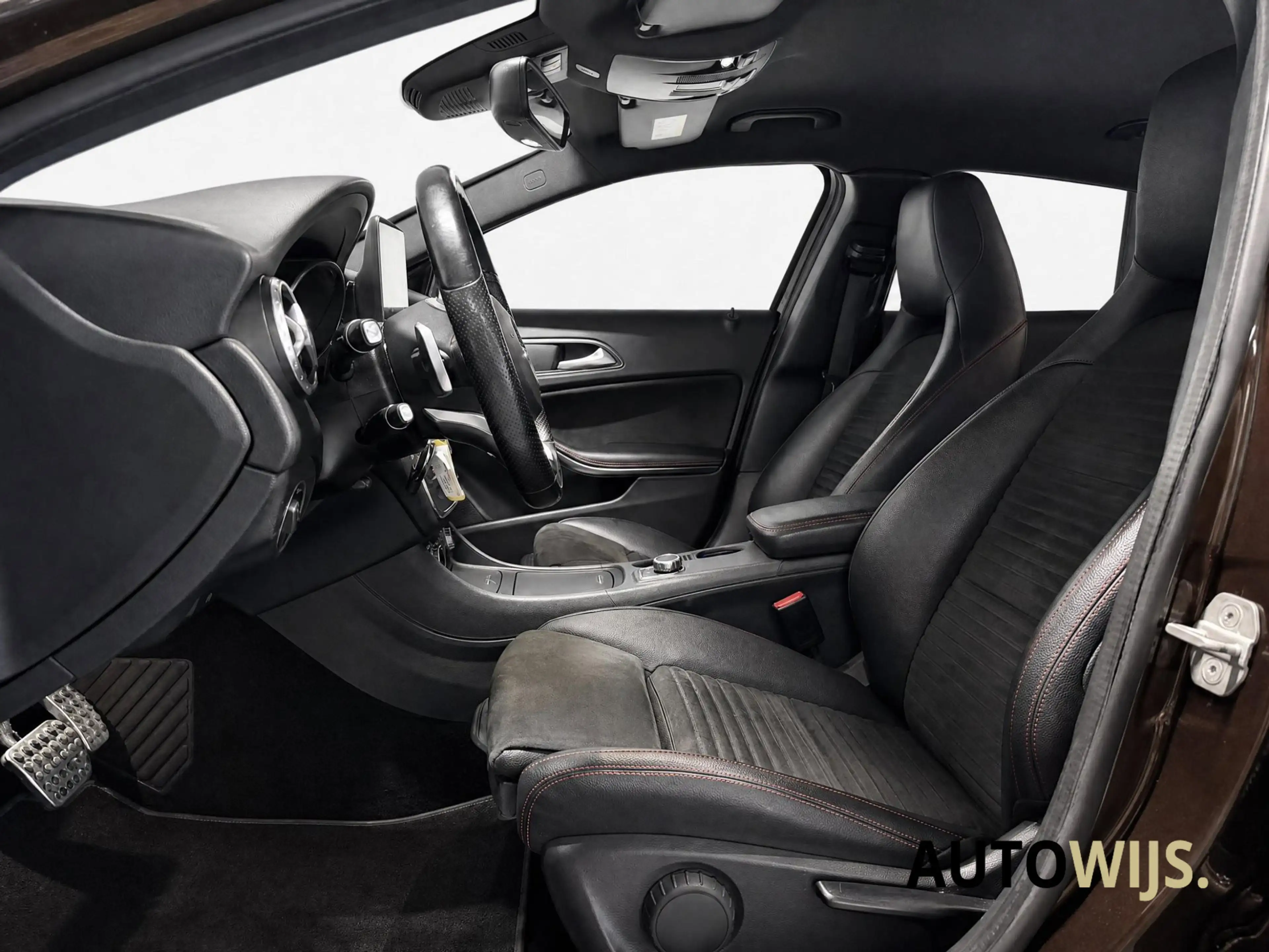 Mercedes-Benz GLA 200 Premium Plus|156PK|AMG|NAVI|CAMERA|FACELIFT|LED| — photo 8