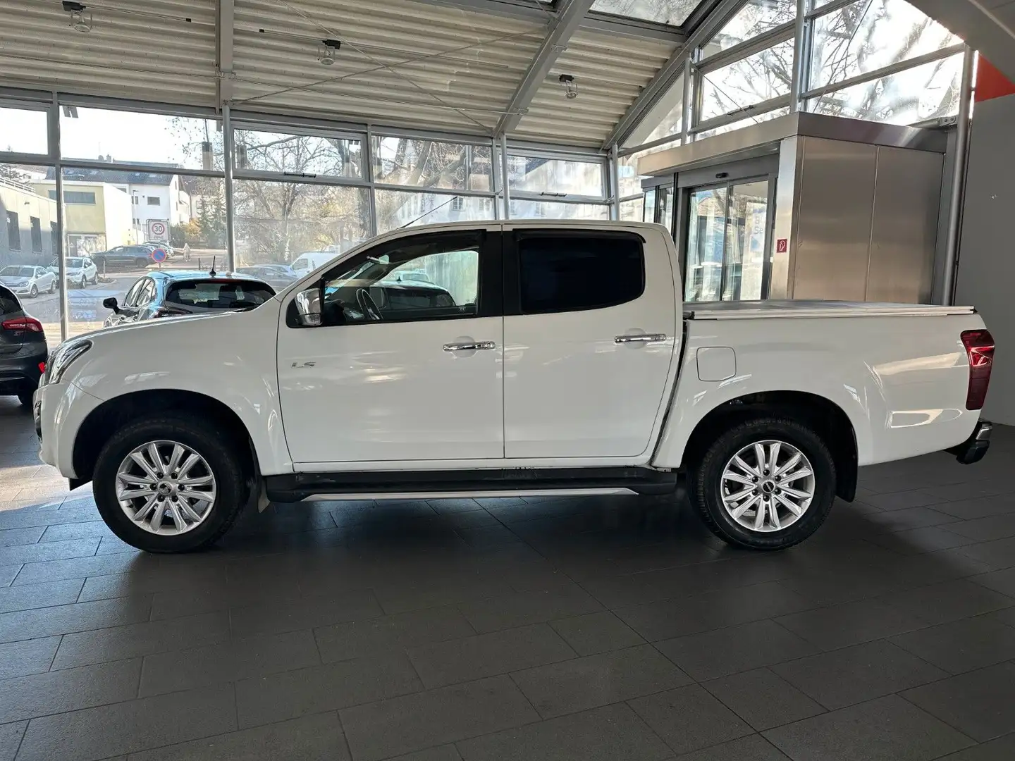 Isuzu D-Max Double Cab 4WD LS AUTOMATIK KAMERA AHK Weiß - 2
