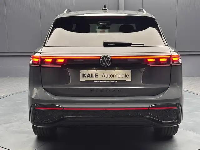 Volkswagen Tiguan view 4