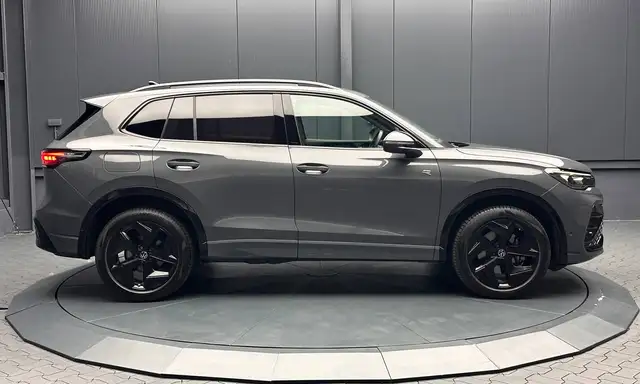 Volkswagen Tiguan view 6