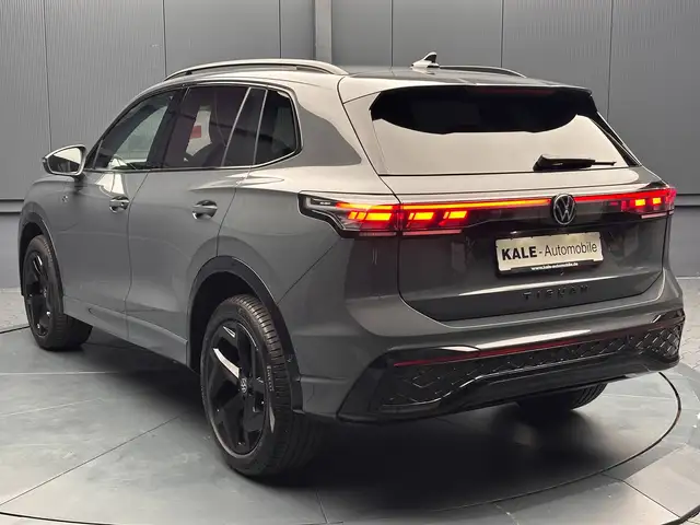 Volkswagen Tiguan view 3