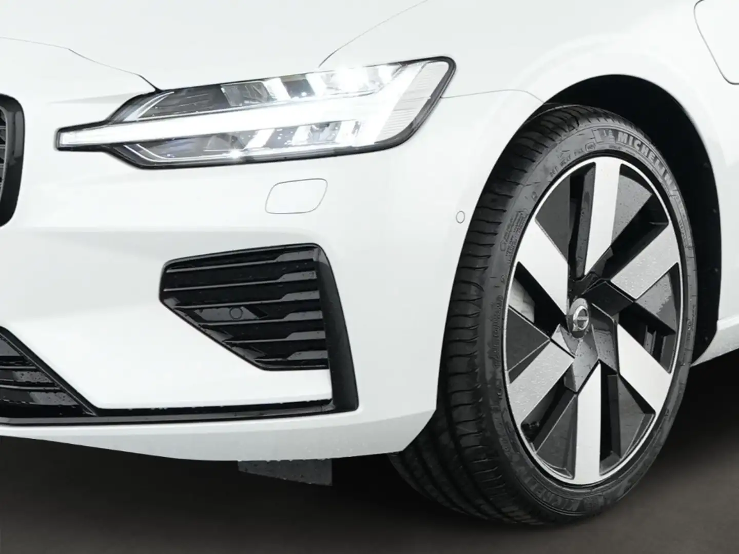 Volvo V60 T6 Plus Dark Plug-In Hybrid AWD EU6d Voll-LED 360° Weiß - 2