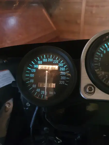 Suzuki GSX-R 1100 - foto 4