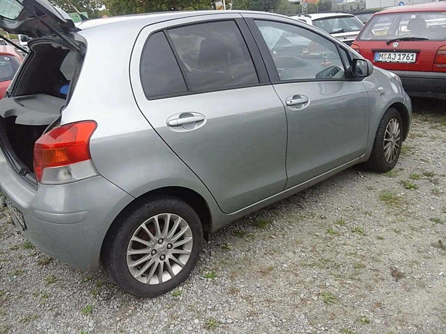 Toyota Yaris Cool 1.33vvti/ met+Alu+Klima/ 5 tg/org km/m.TÜV Grijs - 2