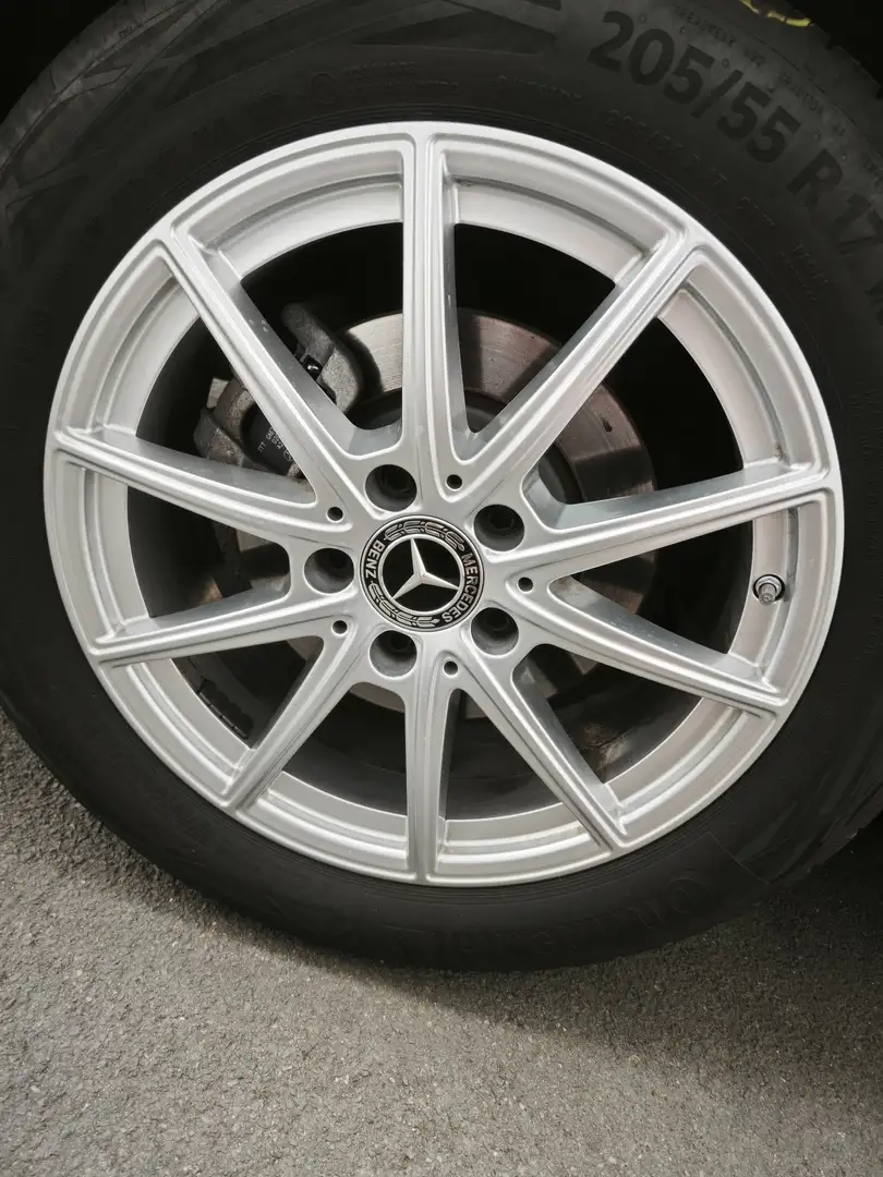 Mercedes-Benz CLA 180 Shooting Brake - 2