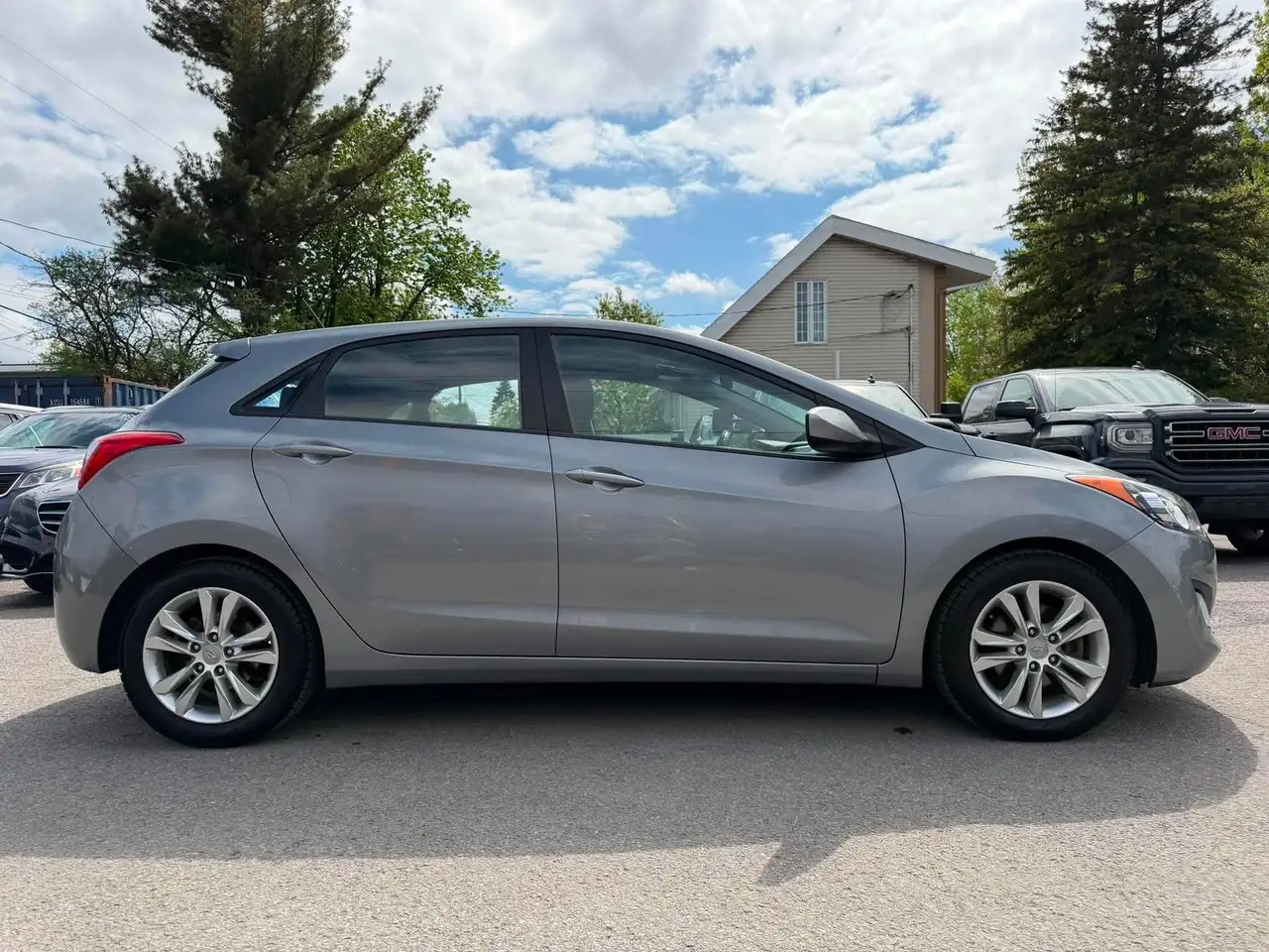 Hyundai ELANTRA снимка Hyundai ELANTRA