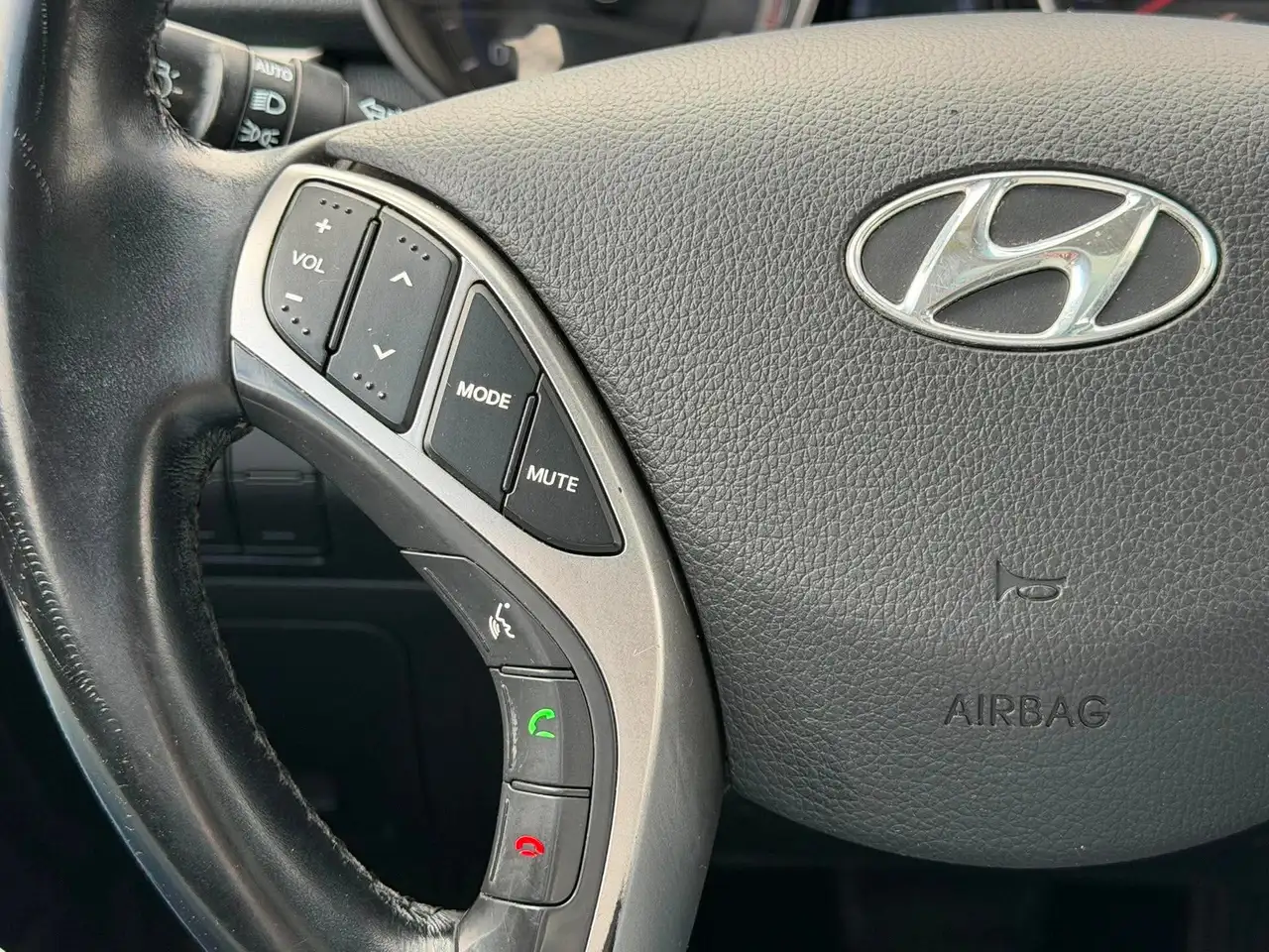 Hyundai ELANTRA снимка Hyundai ELANTRA