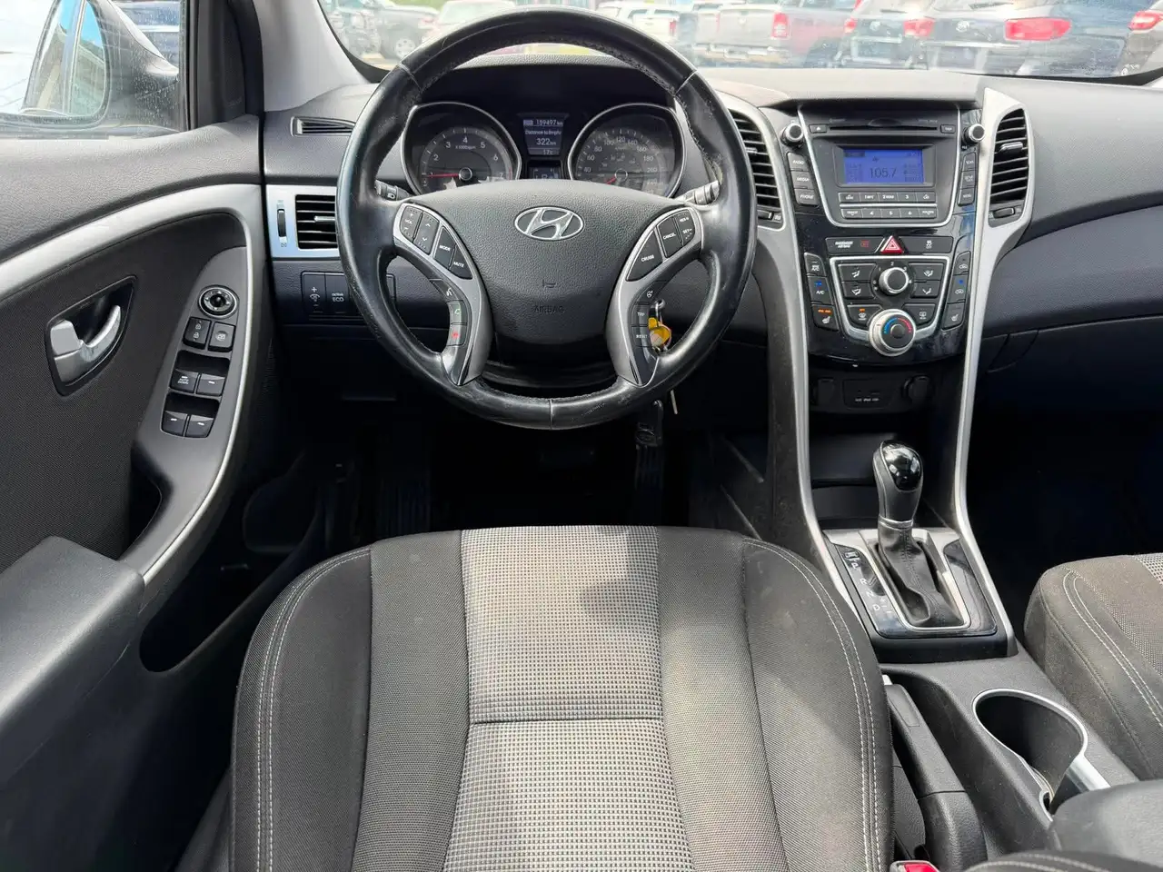 Hyundai ELANTRA снимка Hyundai ELANTRA