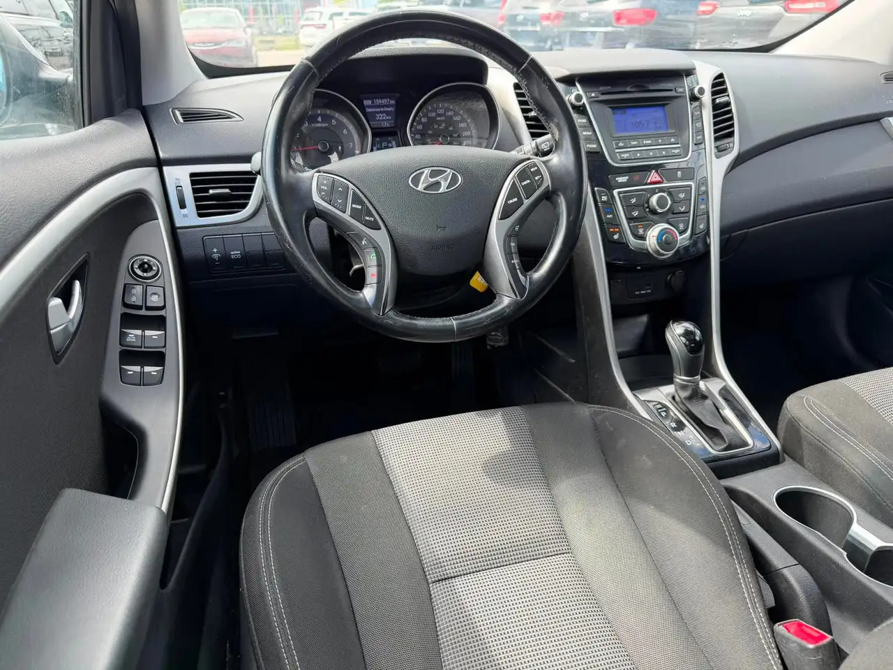 Hyundai ELANTRA снимка Hyundai ELANTRA