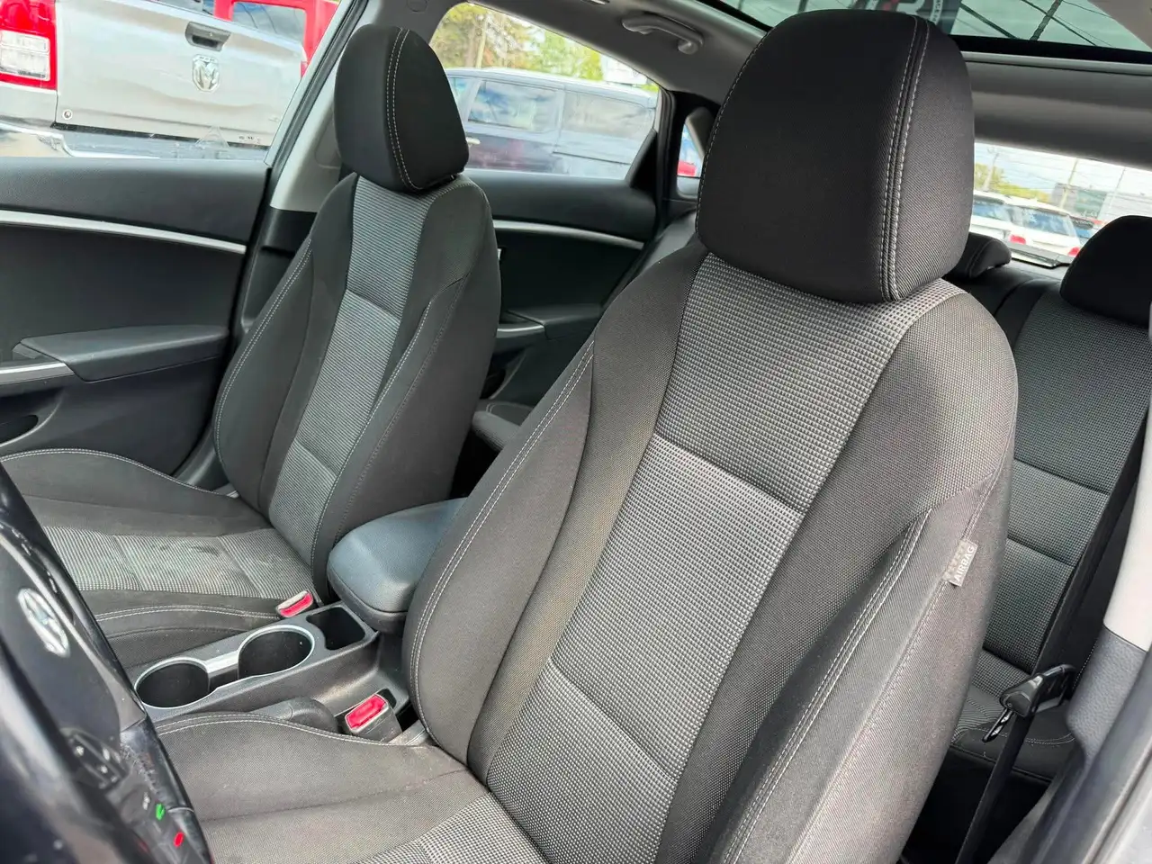 Hyundai ELANTRA снимка Hyundai ELANTRA
