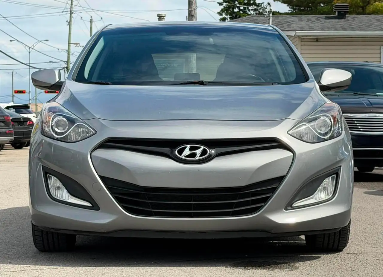 Hyundai ELANTRA снимка Hyundai ELANTRA