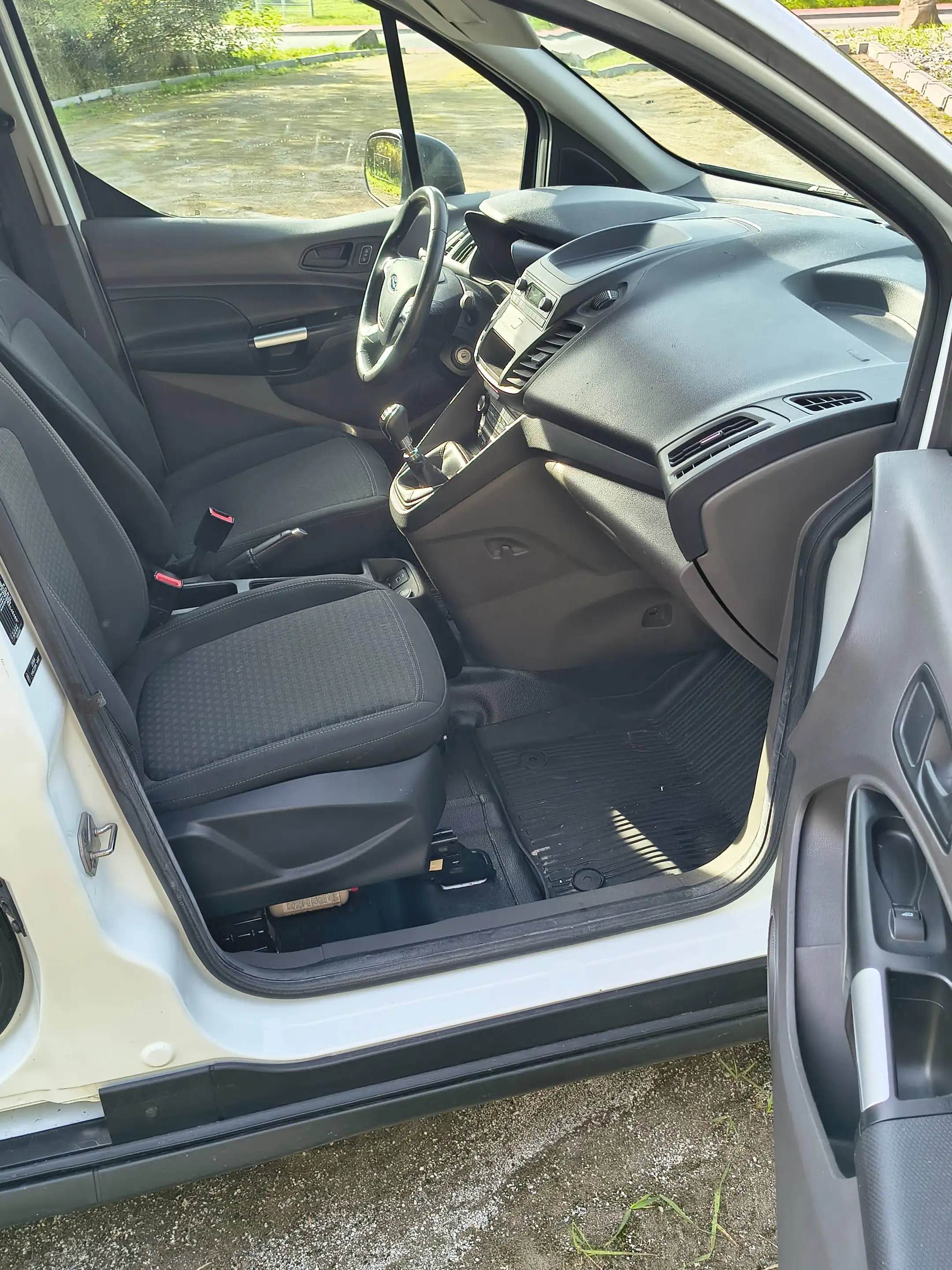 Ford Transit Connect Kasten Trend mit Laderampe Klimaanlage — photo 13