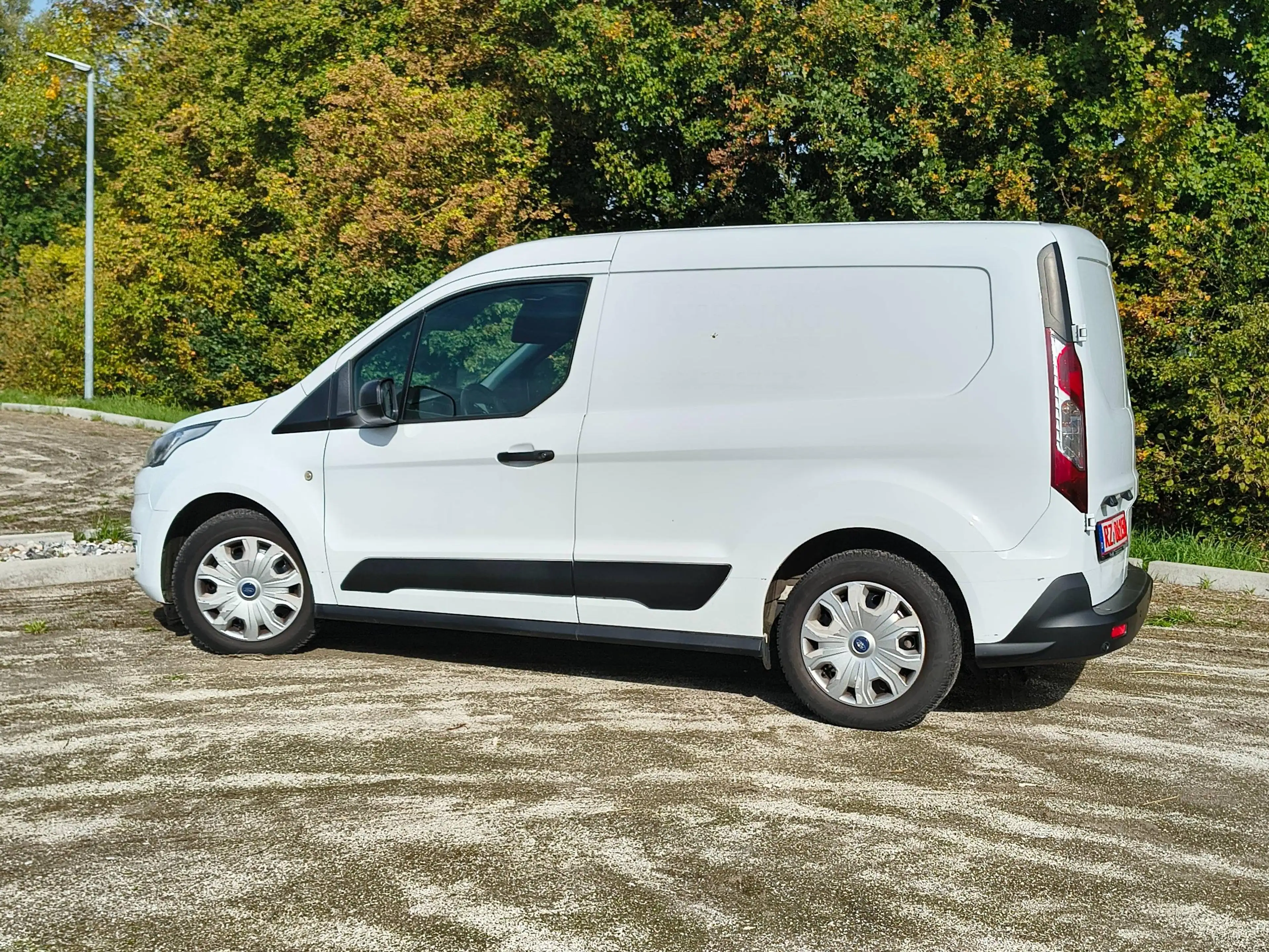 Ford Transit Connect Kasten Trend mit Laderampe Klimaanlage — photo 4