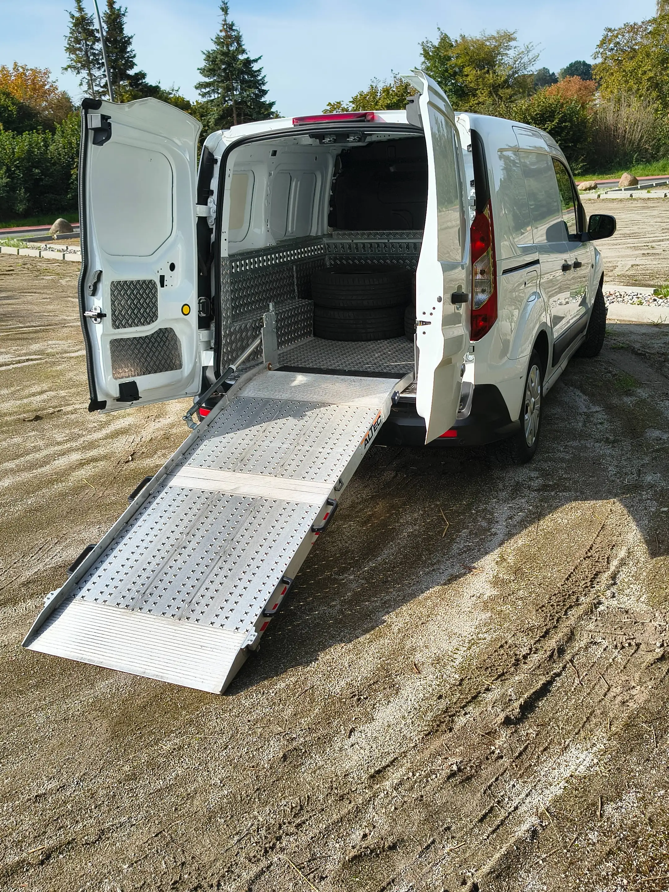 Ford Transit Connect Kasten Trend mit Laderampe Klimaanlage — photo 9