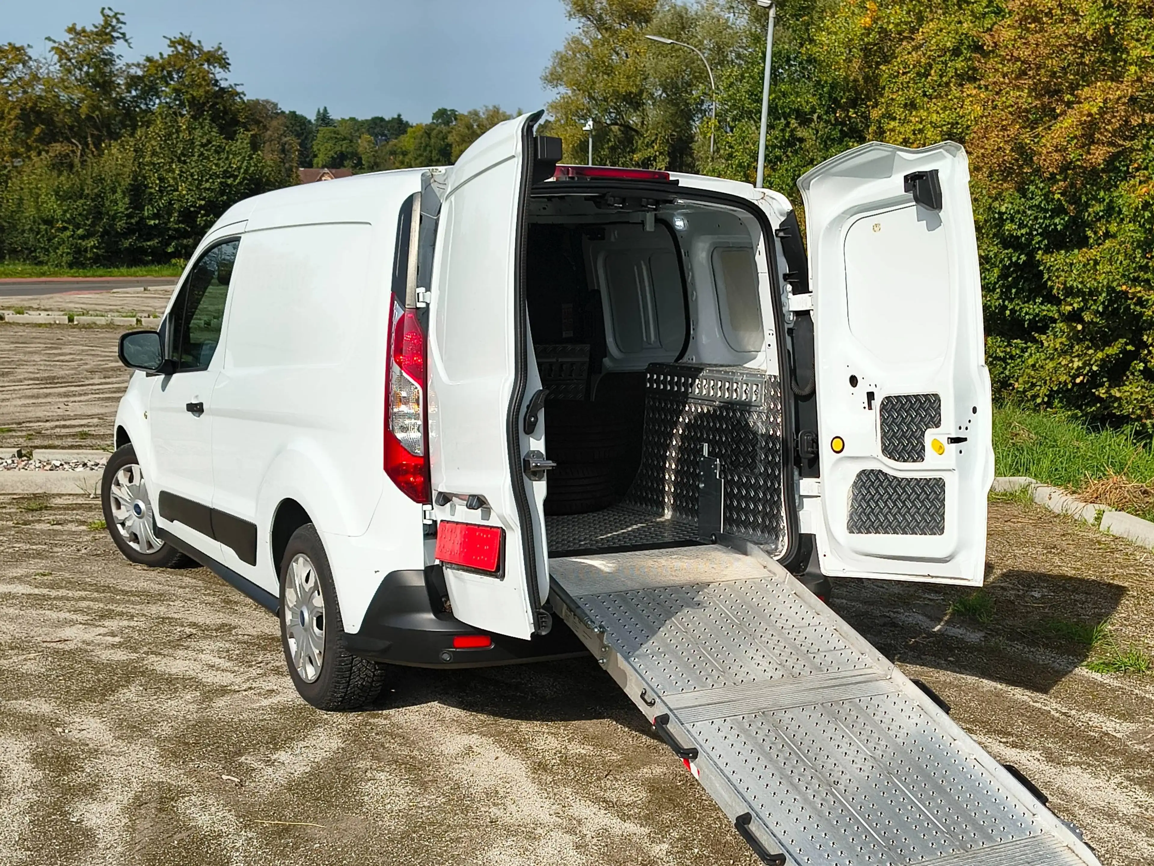 Ford Transit Connect Kasten Trend mit Laderampe Klimaanlage — photo 6