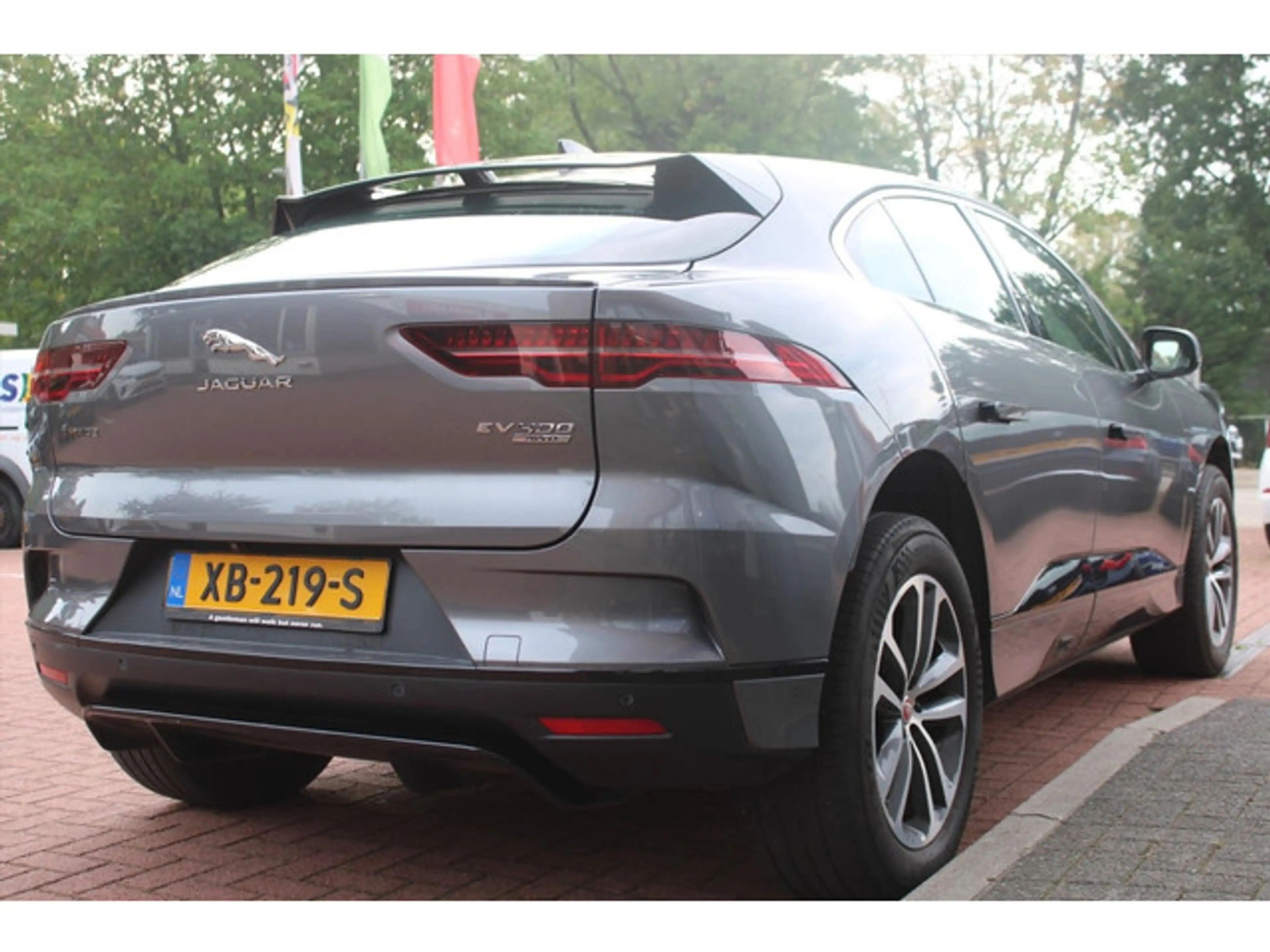 Jaguar I-Pace EV400 90kWh | Panorama | Luchtvering | Camera | St — photo 5
