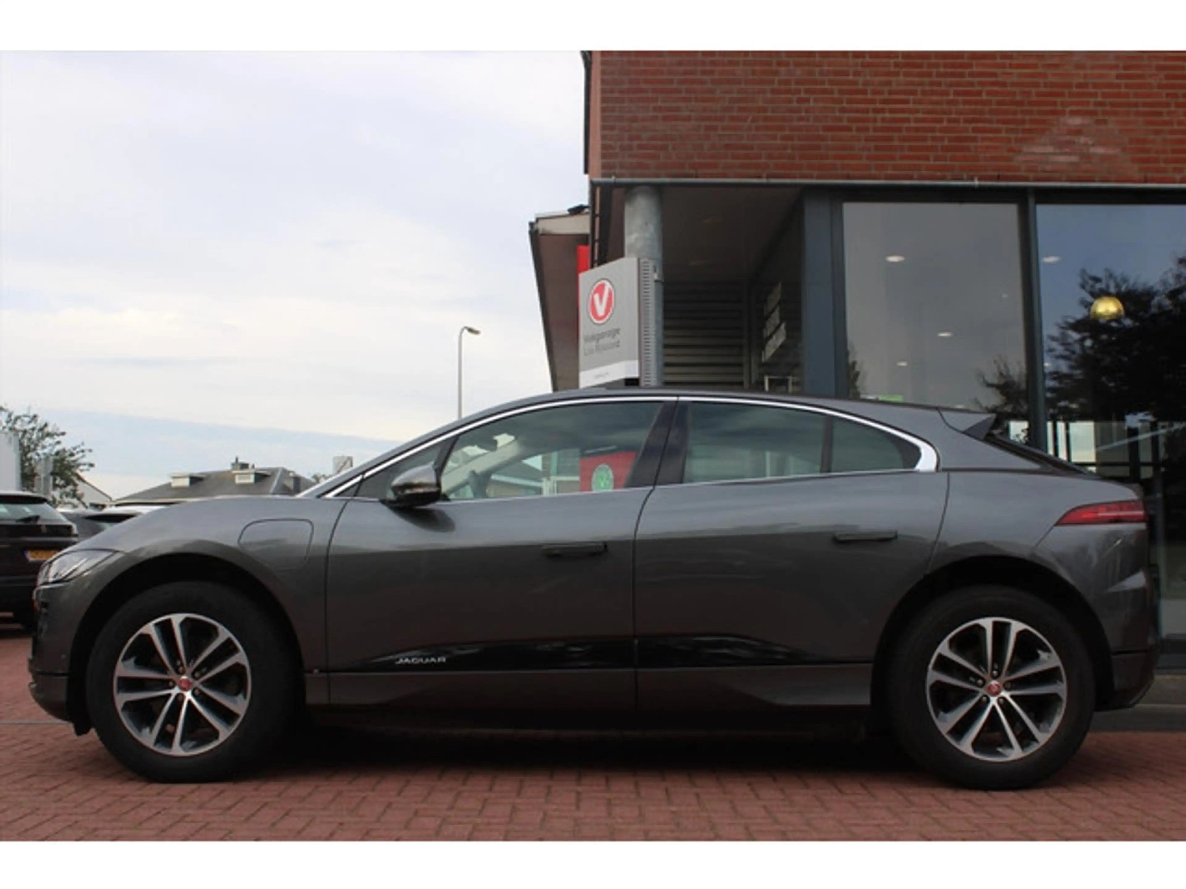 Jaguar I-Pace EV400 90kWh | Panorama | Luchtvering | Camera | St — photo 2