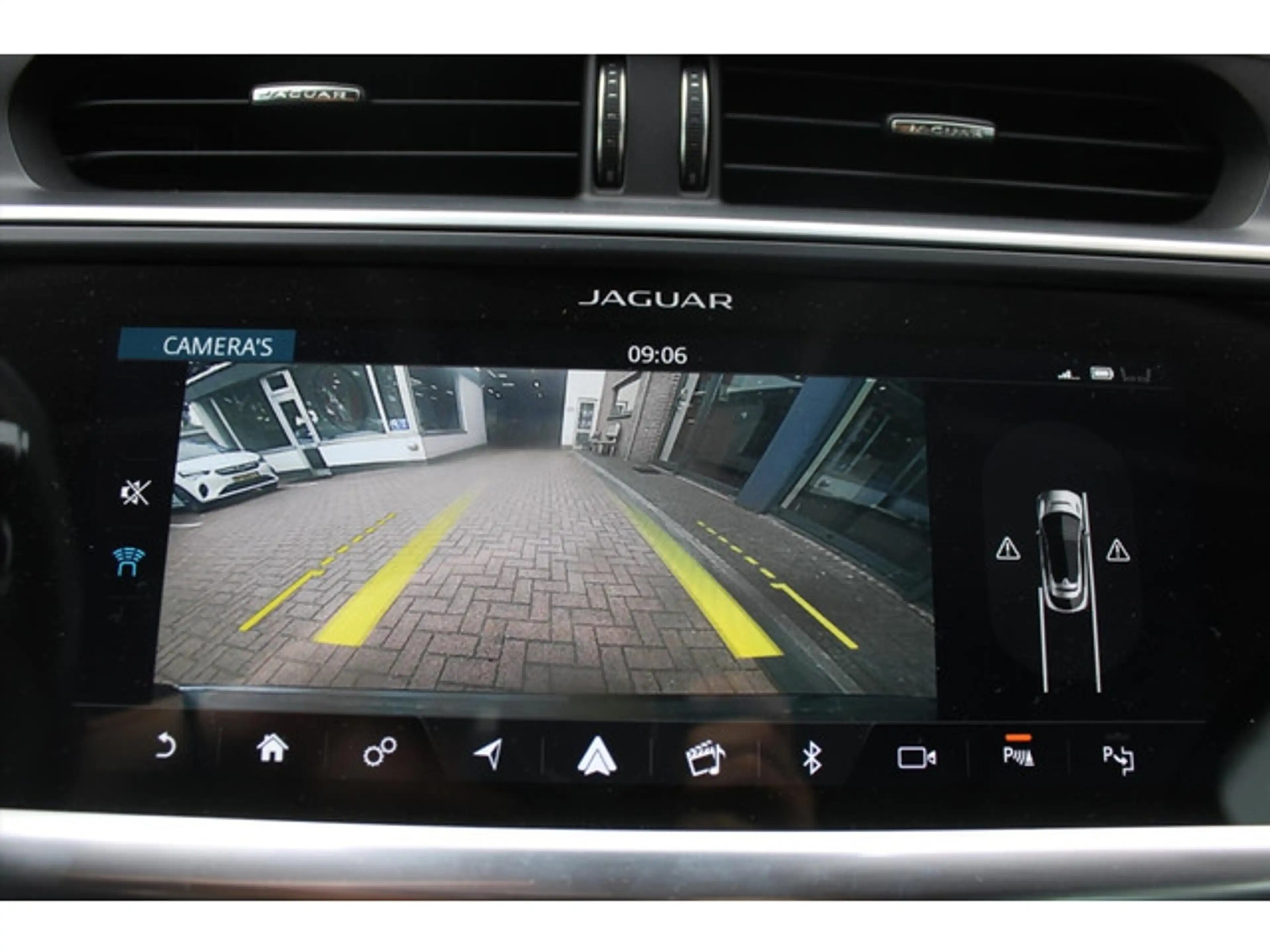Jaguar I-Pace EV400 90kWh | Panorama | Luchtvering | Camera | St — photo 12