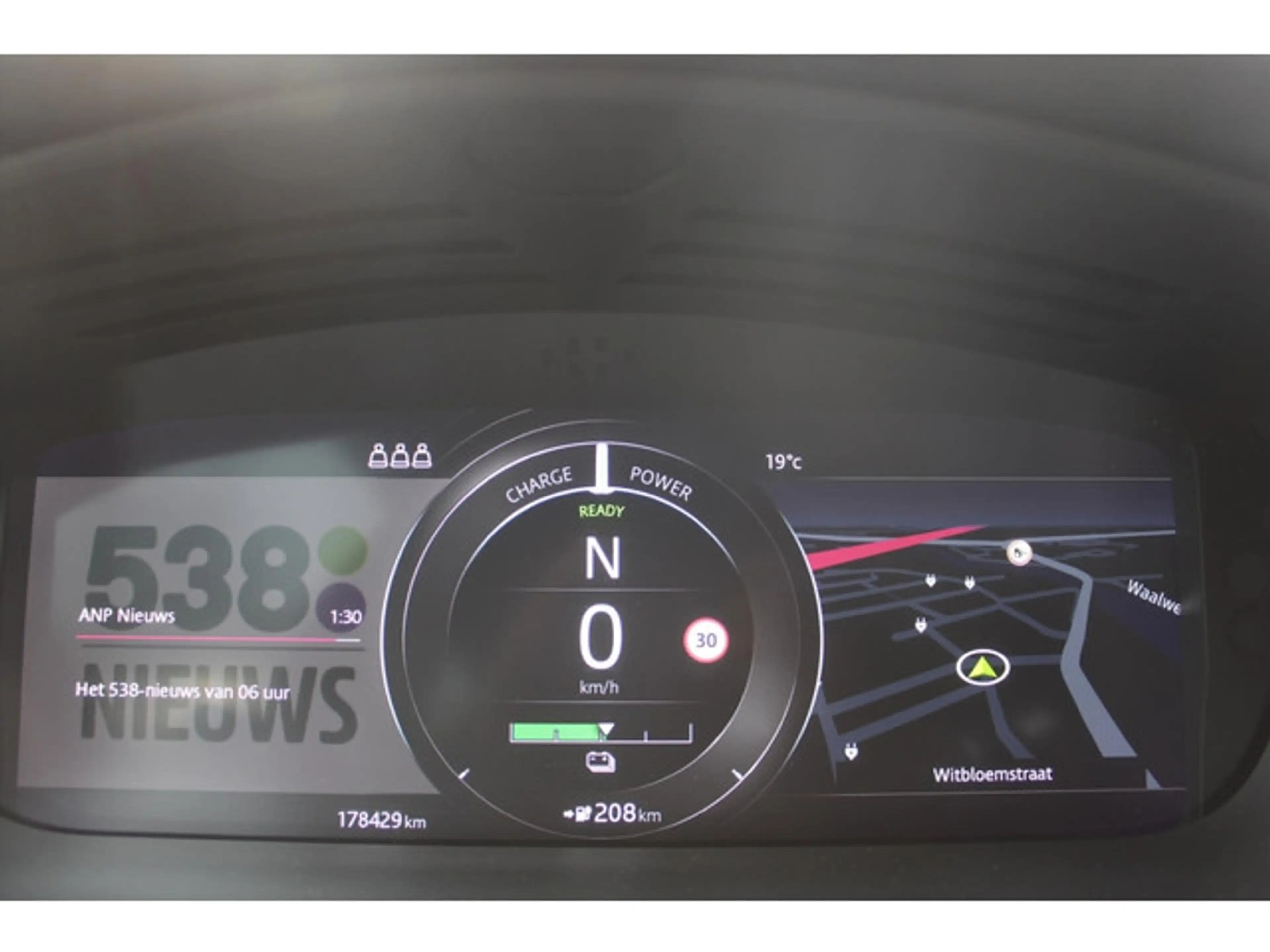 Jaguar I-Pace EV400 90kWh | Panorama | Luchtvering | Camera | St — photo 10