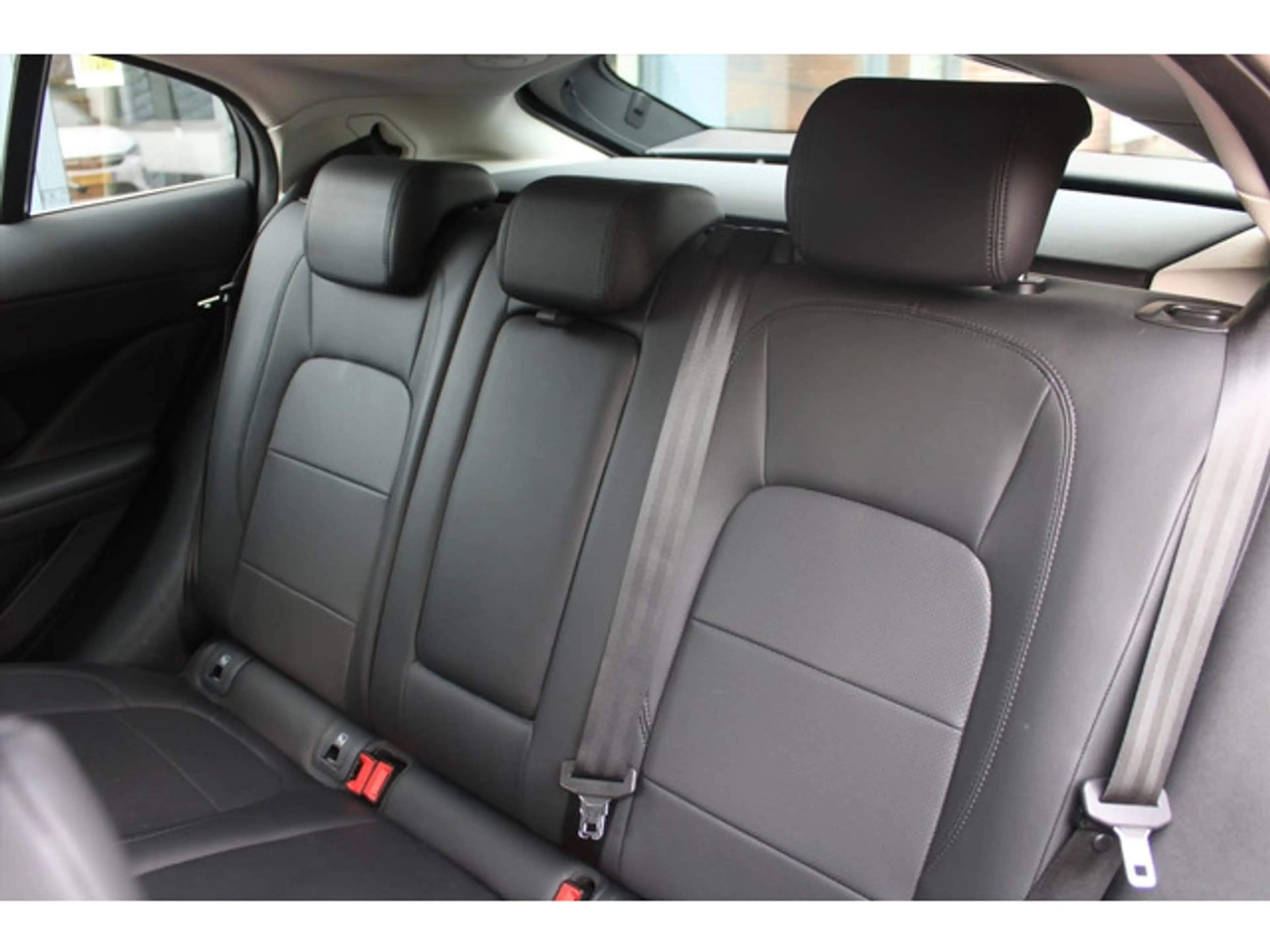 Jaguar I-Pace EV400 90kWh | Panorama | Luchtvering | Camera | St — photo 16