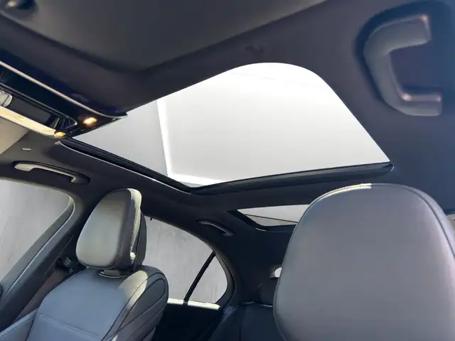 Mercedes-Benz C-Class view 9