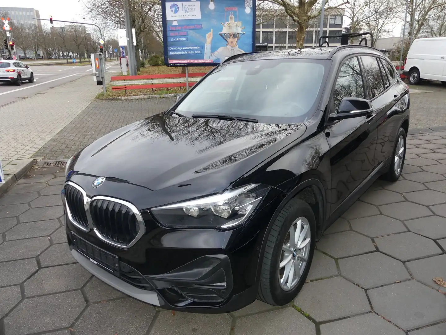 BMW X1 sDrive 18 d Advantage,Business,AHK,P.Assist Schwarz - 1