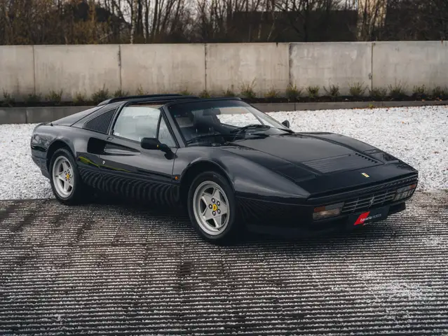 Ferrari 328 GTS / Nero Black / V8