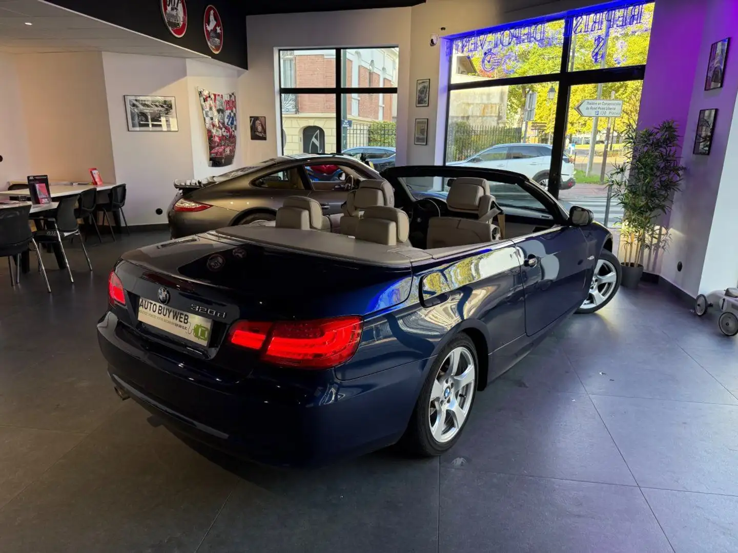 BMW 320 SERIE CAB E93 LCI Cab 320d 184 ch Confort A Blau - 2