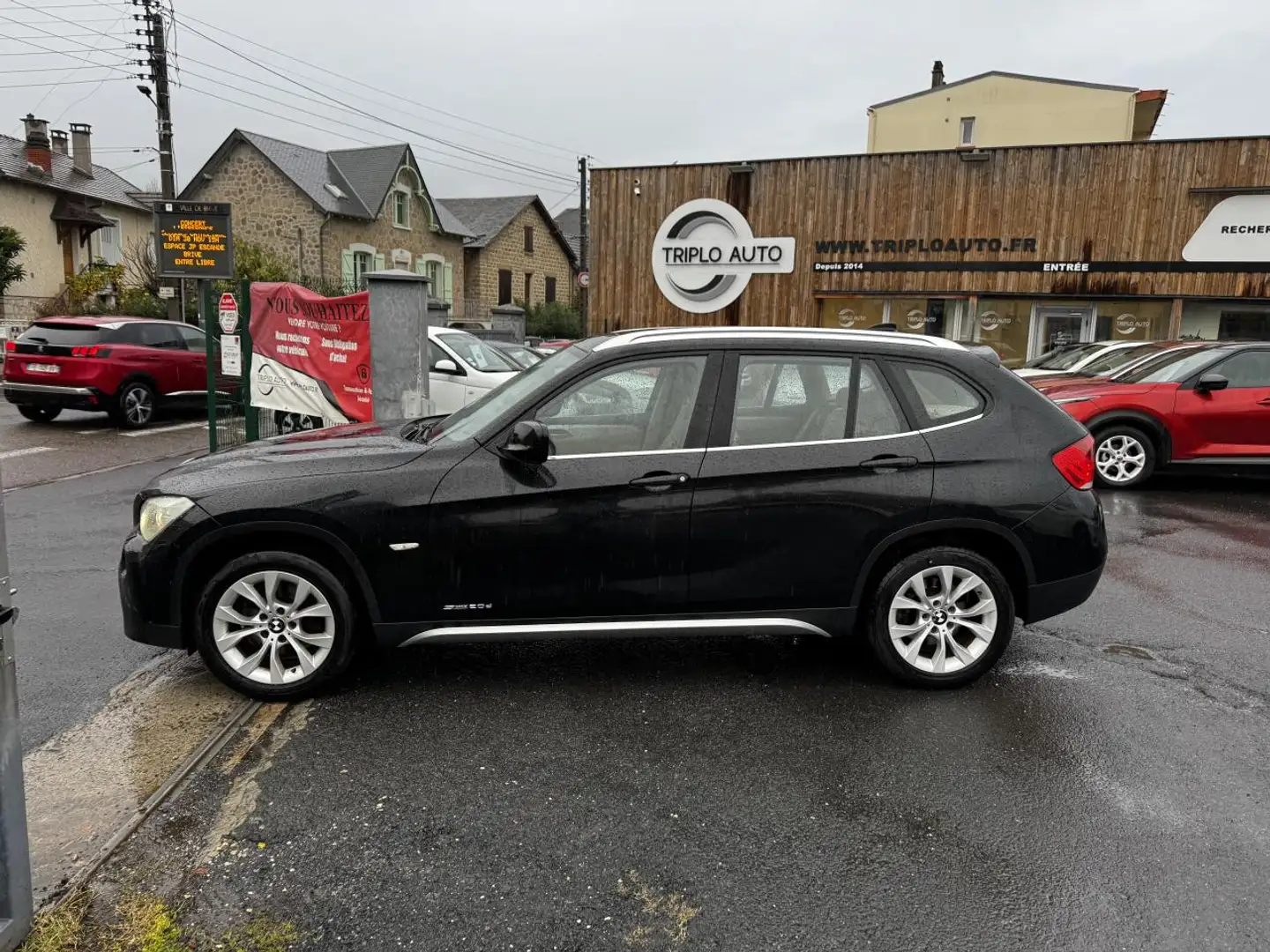BMW X1 sDrive 20d Luxe Gps + Clim + Radar AR Noir - 2