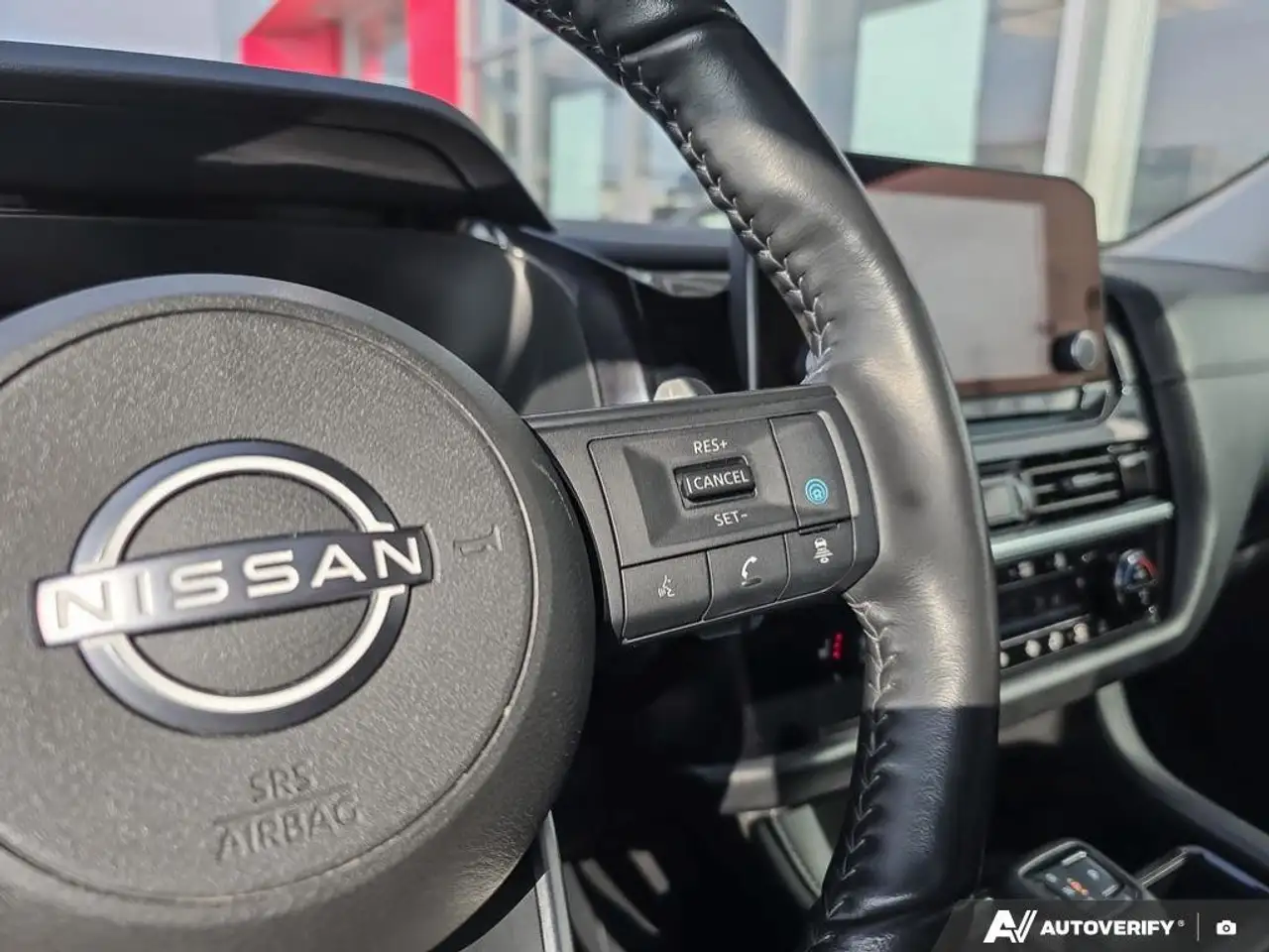 Nissan Pathfinder снимка Nissan Pathfinder