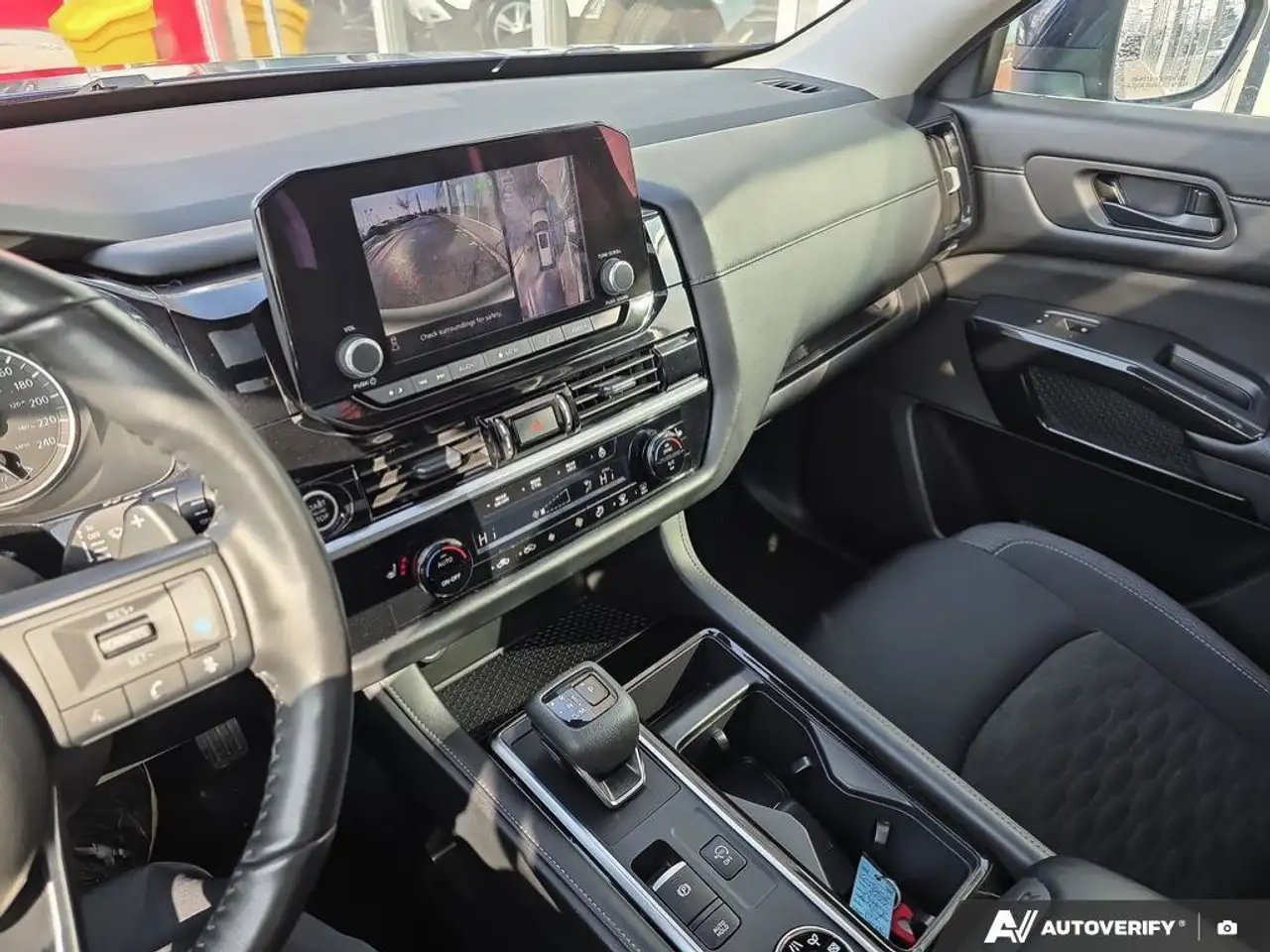 Nissan Pathfinder снимка Nissan Pathfinder