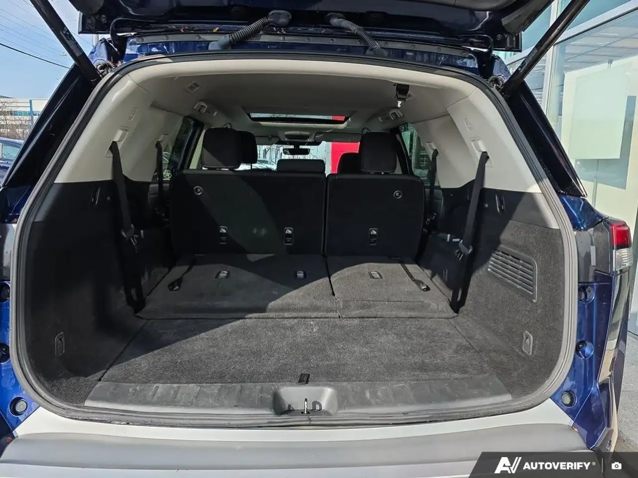 Nissan Pathfinder снимка Nissan Pathfinder