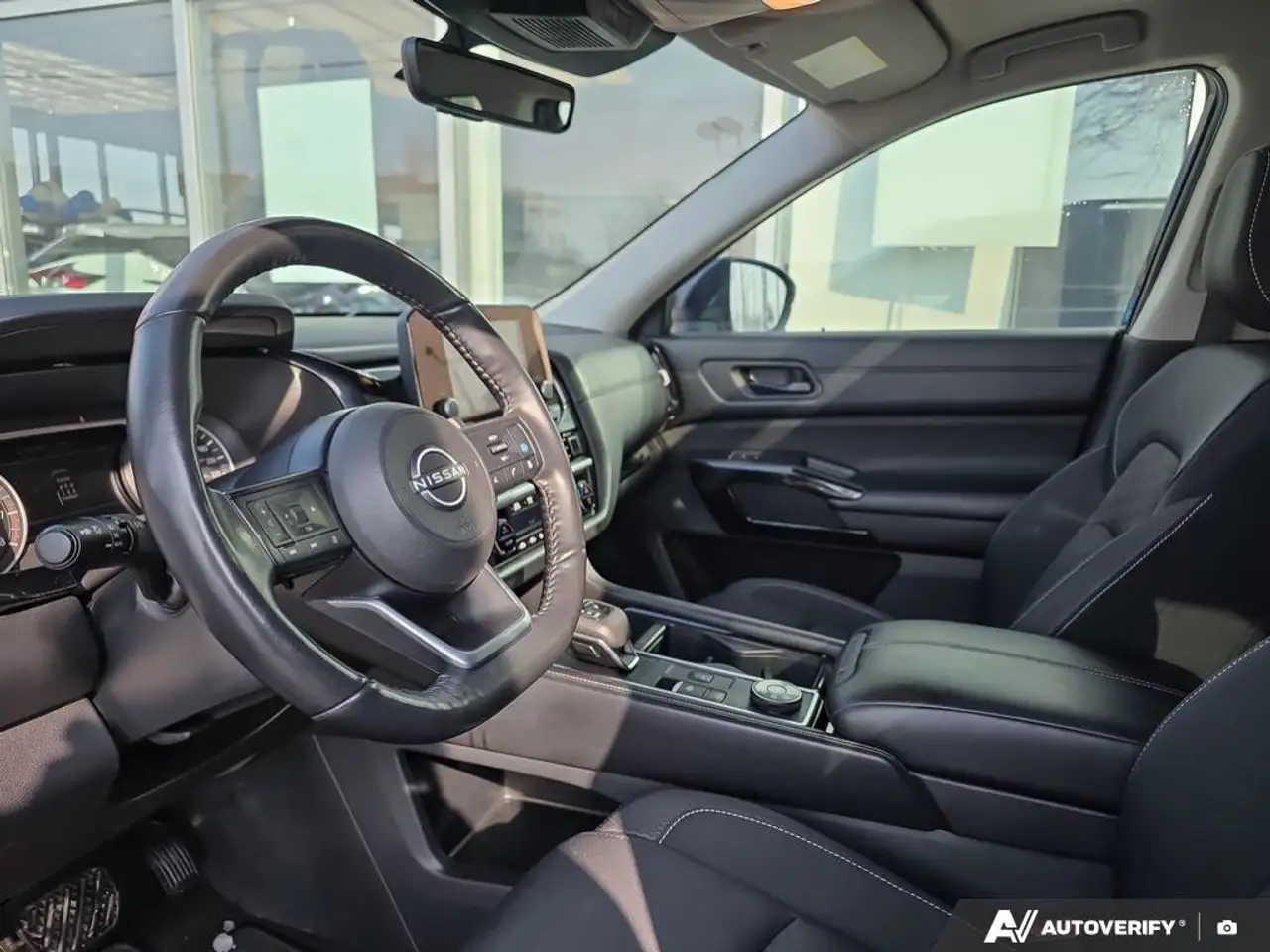 Nissan Pathfinder снимка Nissan Pathfinder