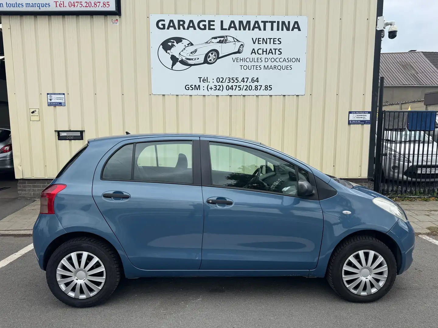 Toyota Yaris 1.0i VVT-i Kool MMT Blauw - 1