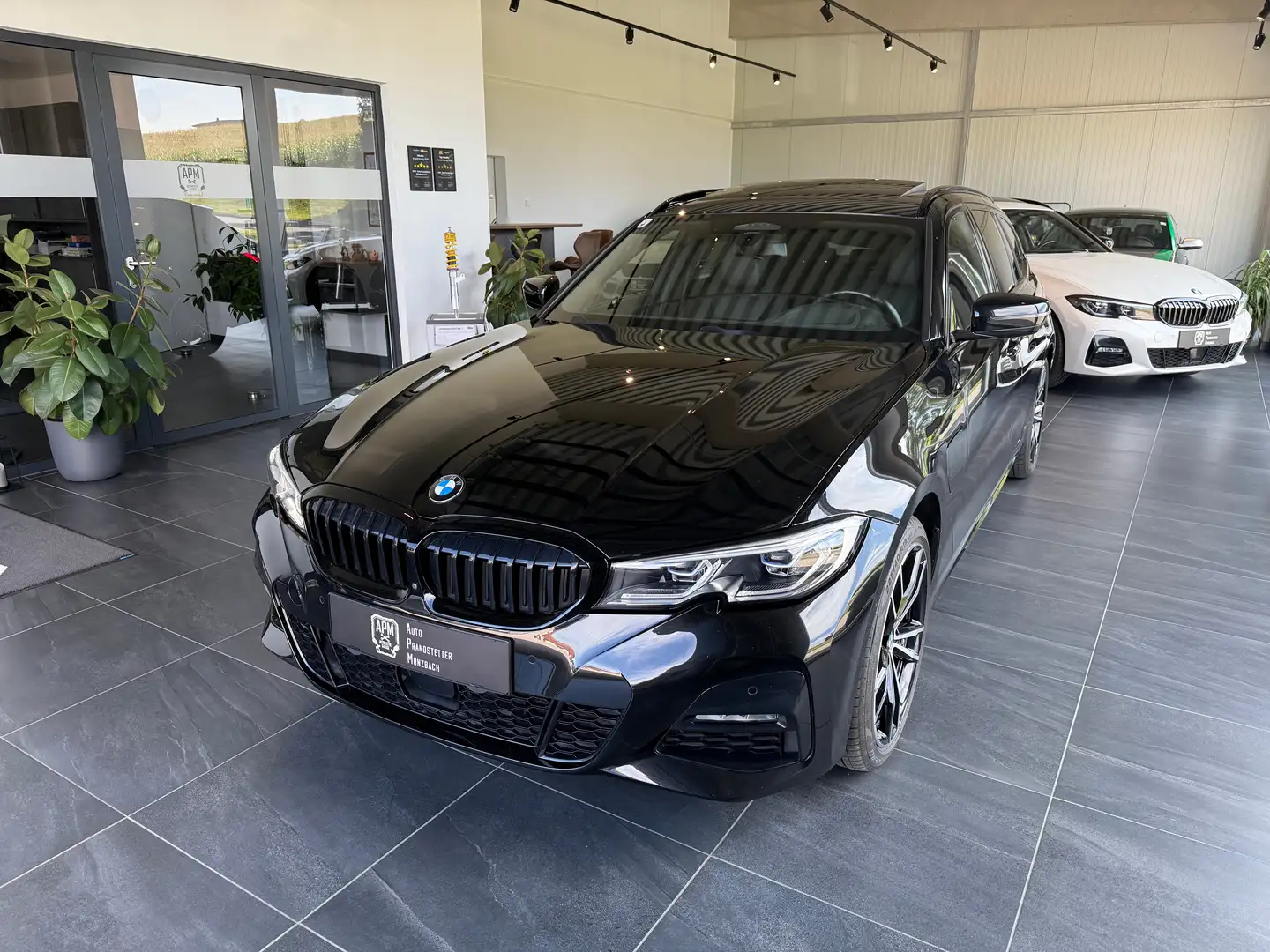 BMW 330 330 e xDrive M Sport*VERKAUFT!!!* Schwarz - 1