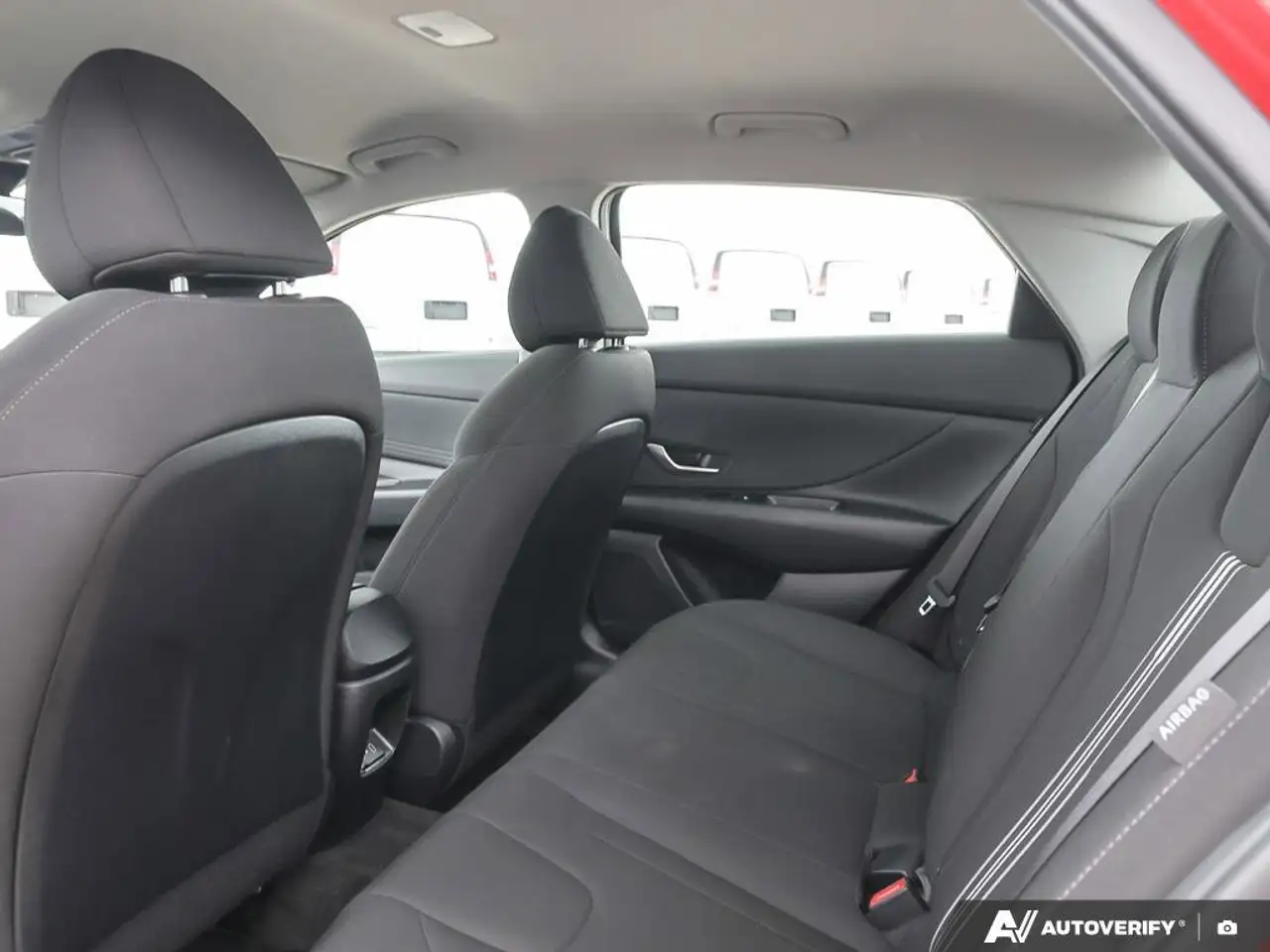 Hyundai ELANTRA снимка Hyundai ELANTRA
