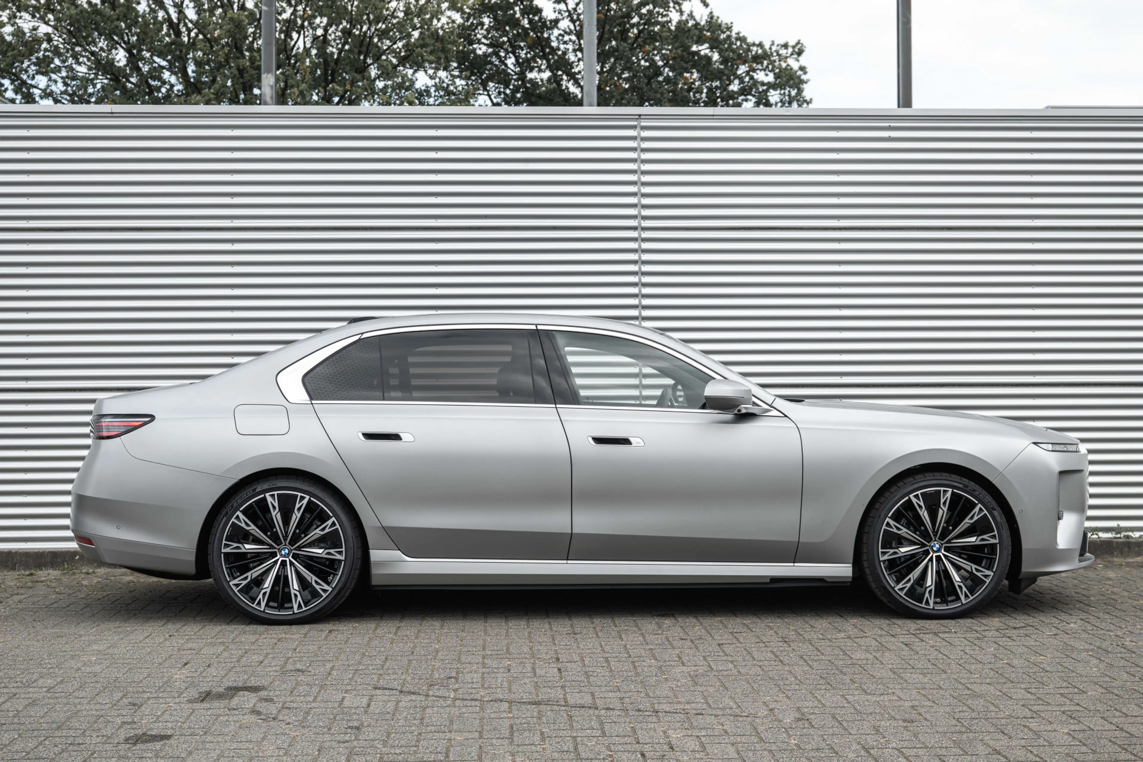 BMW i7 50 xDrive / Panoramadak Sky Lounge / Trekhaak  / B — photo 3