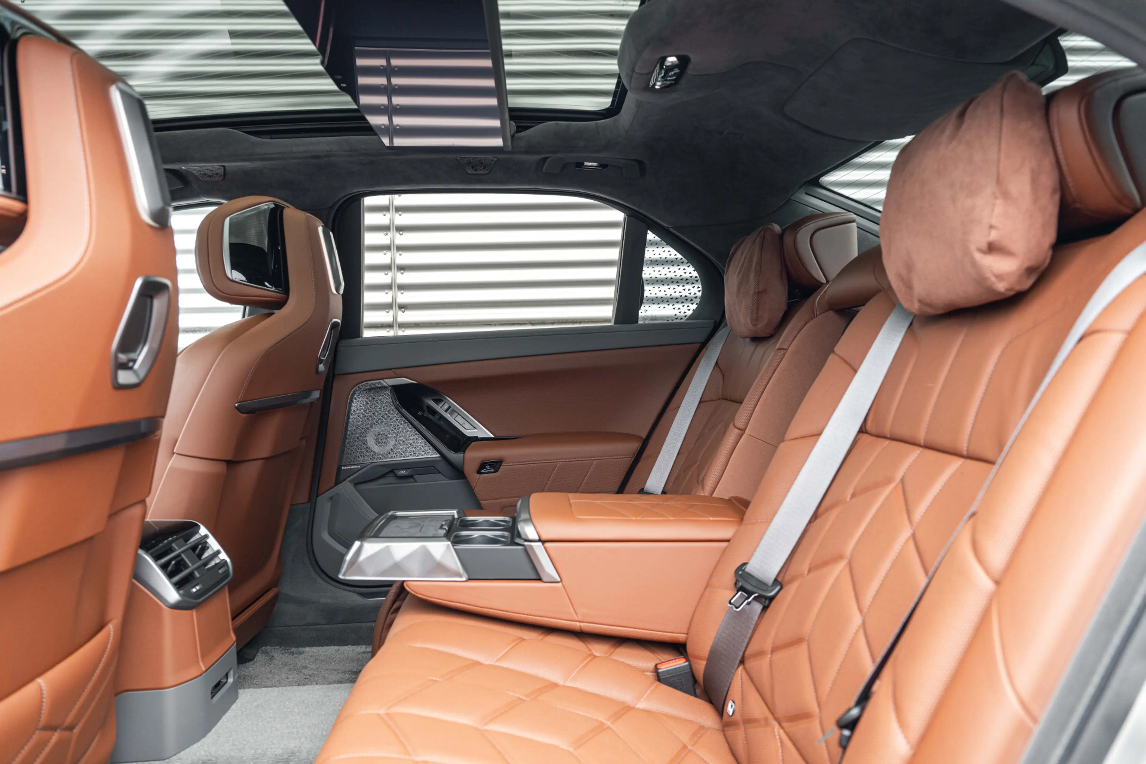 BMW i7 50 xDrive / Panoramadak Sky Lounge / Trekhaak  / B — photo 15