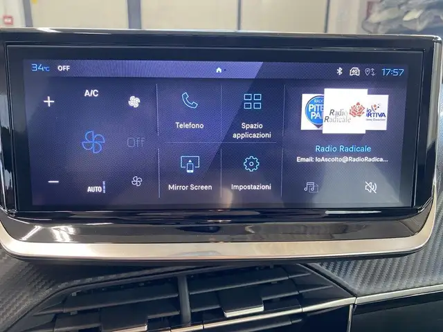 Peugeot 208 view 10