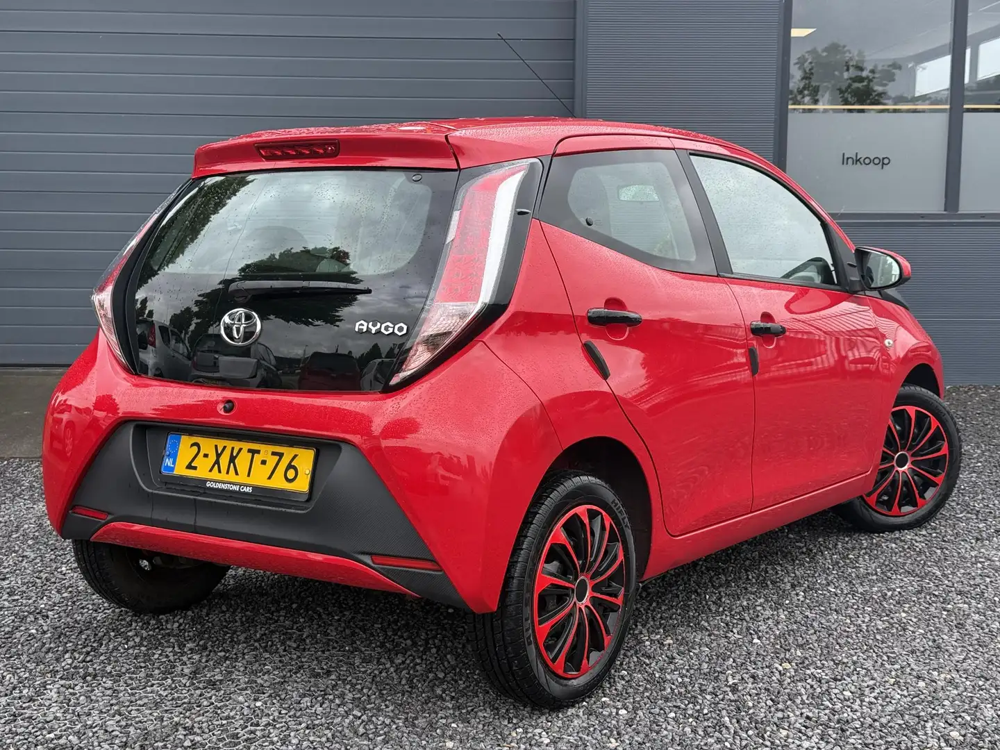 Toyota Aygo 1.0 VVT-i x-play Cruise Control,5 Deurs,Elekt.Rame Červená - 2