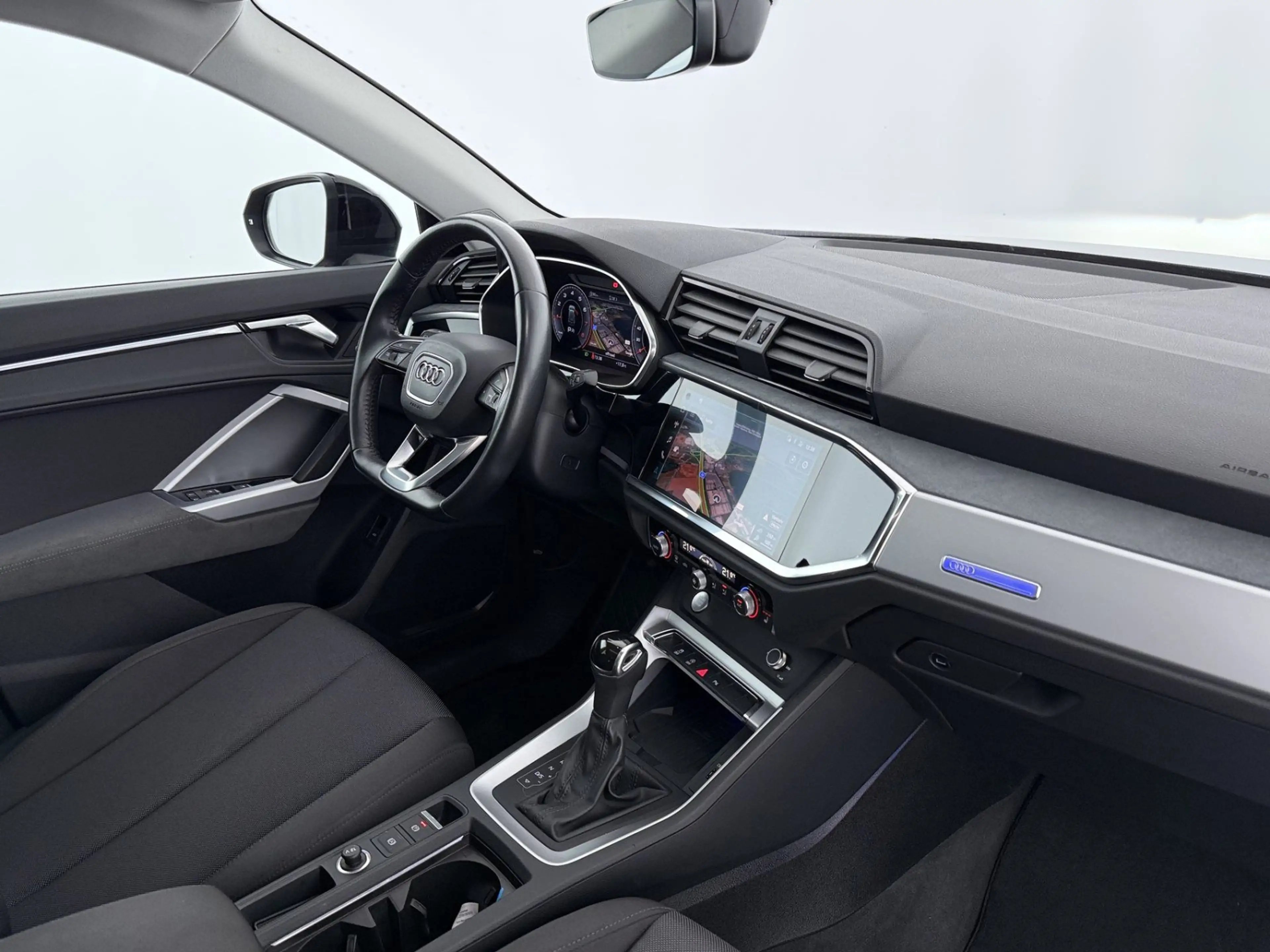 Audi Q3 35 TFSI advanced Aut LED SKY RADAR NAVI R-CAM — photo 14
