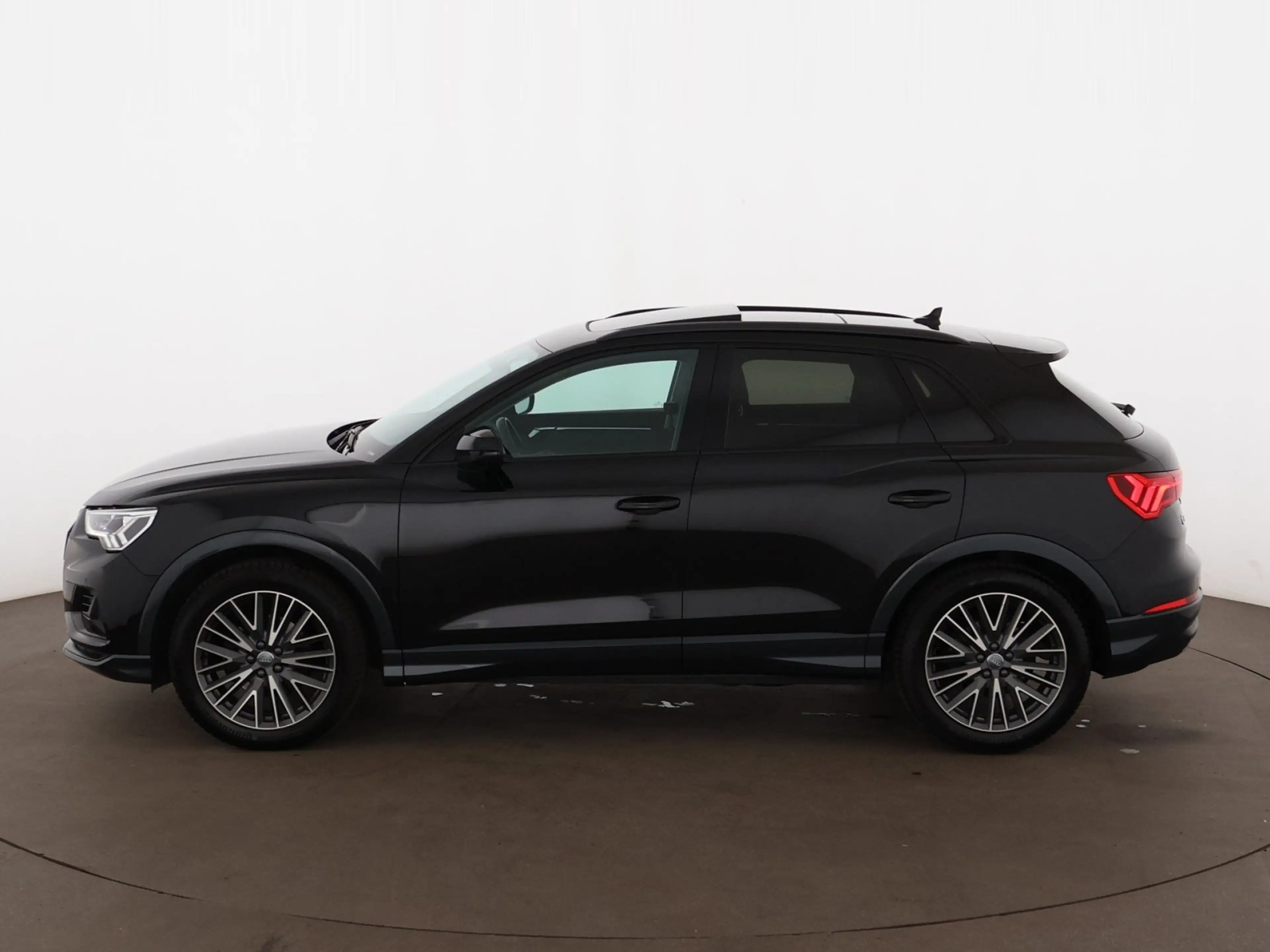 Audi Q3 35 TFSI advanced Aut LED SKY RADAR NAVI R-CAM — photo 5
