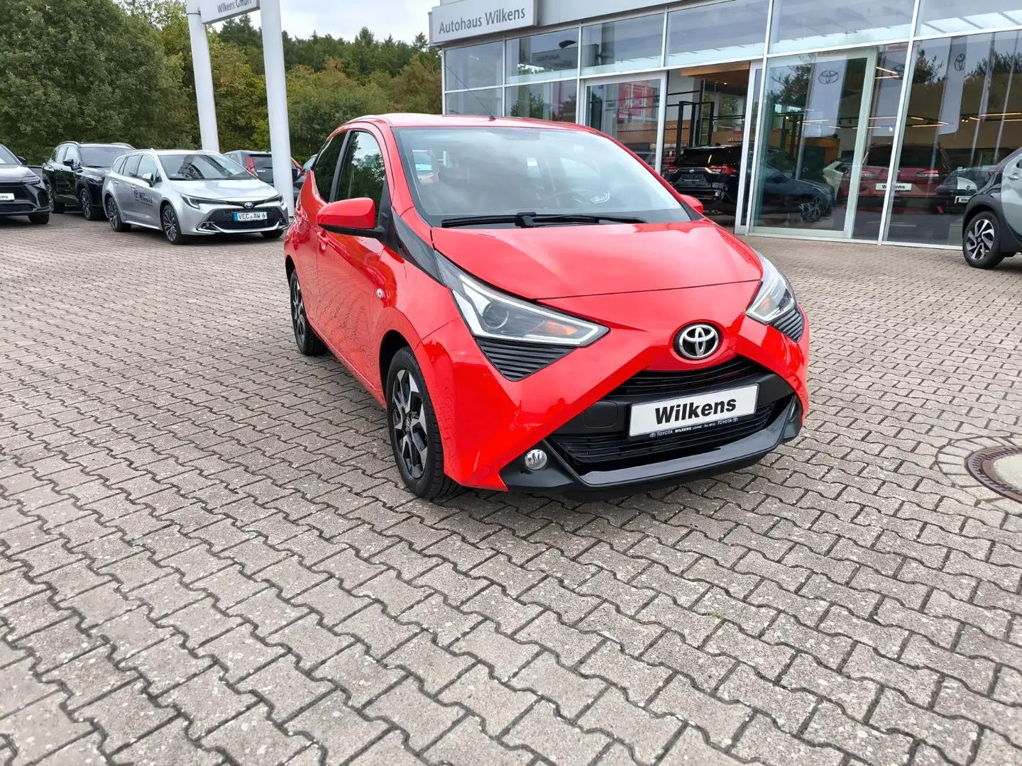 Toyota Aygo AYGO x-play connect Rot - 1