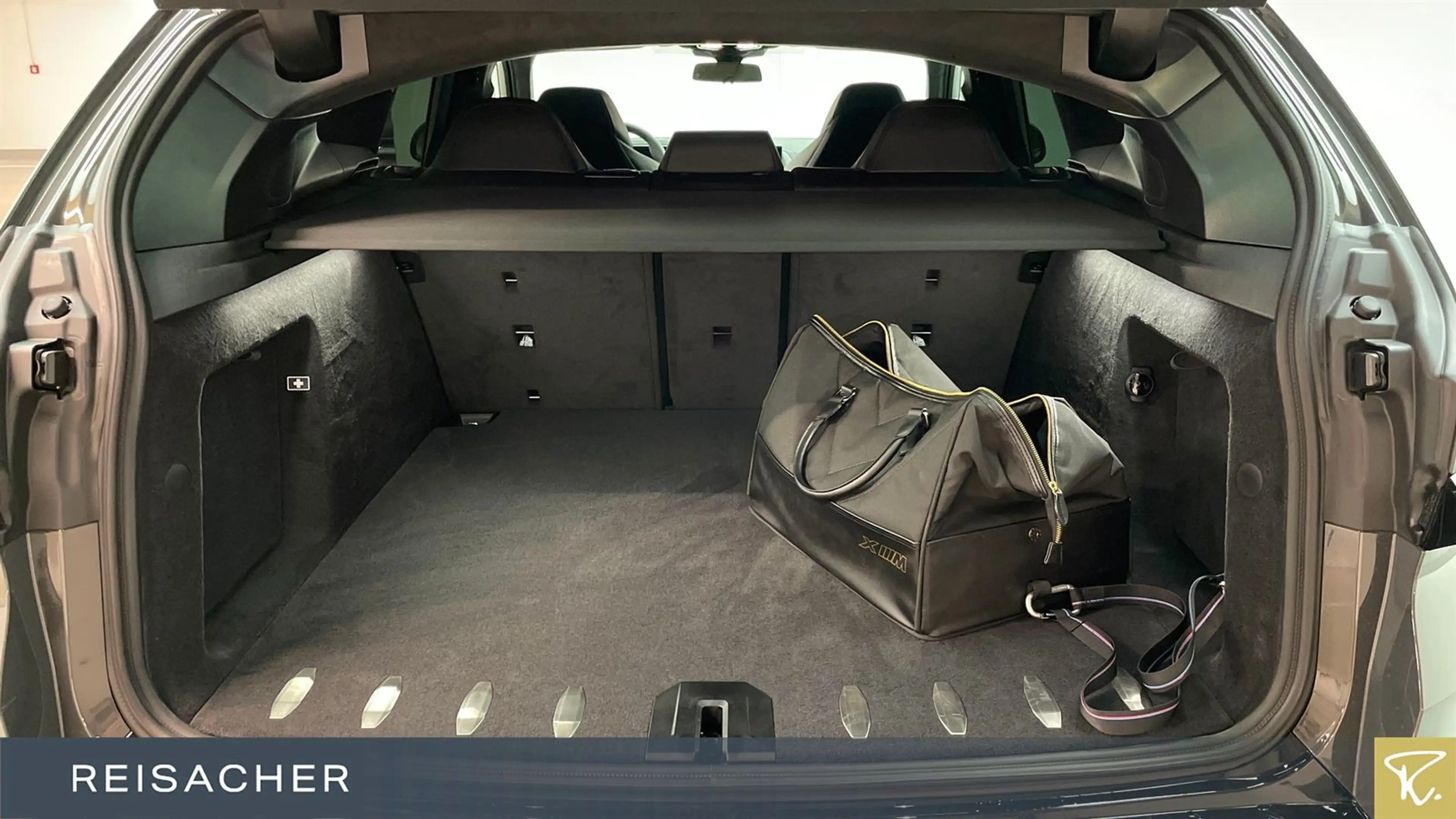 BMW XM 50e Laden AC Ladekabel Sitzbelüftung DAB — photo 10