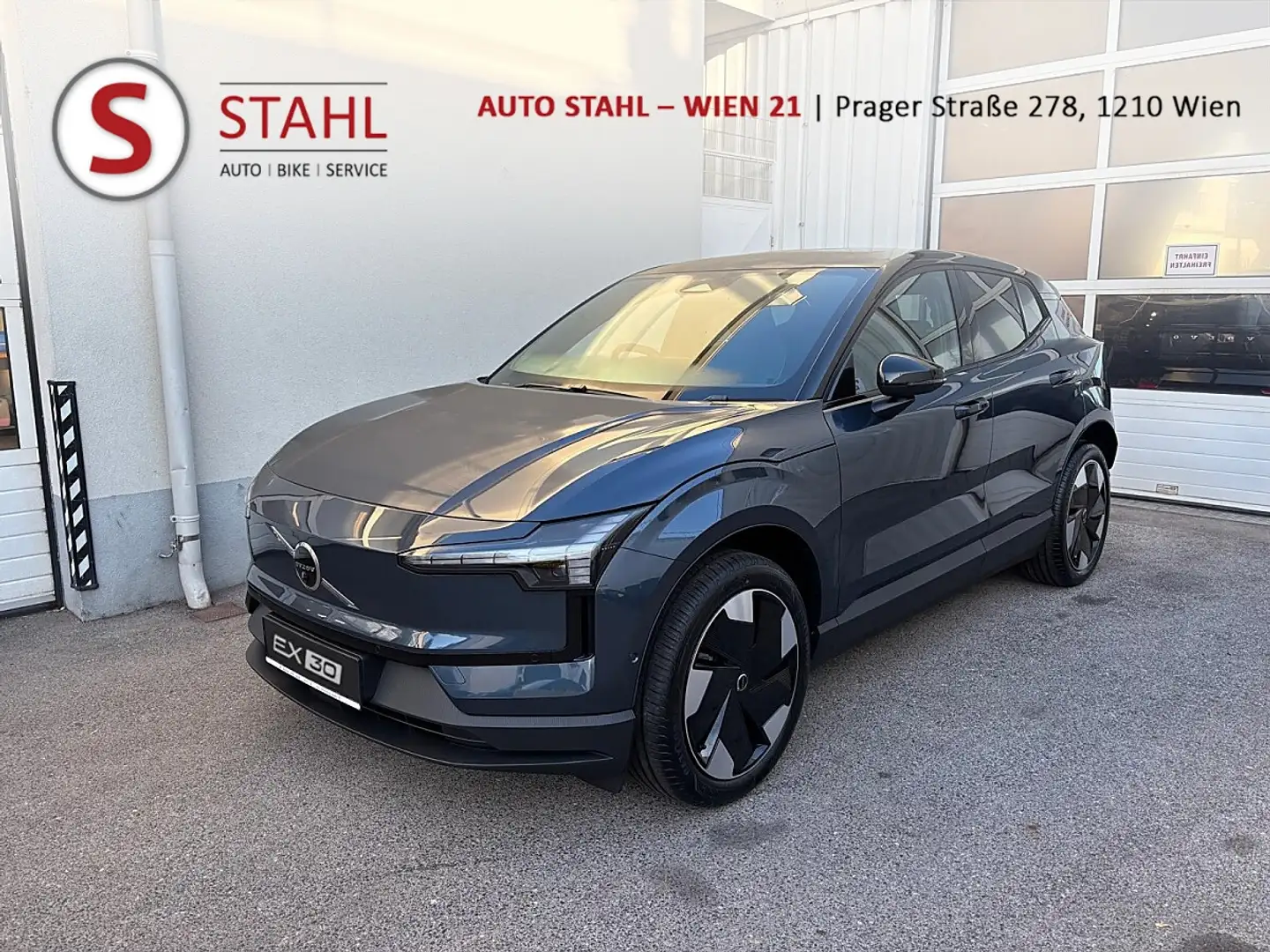 Volvo EX30 P5 Long Range Electric 69kWh Ultra Blau - 1
