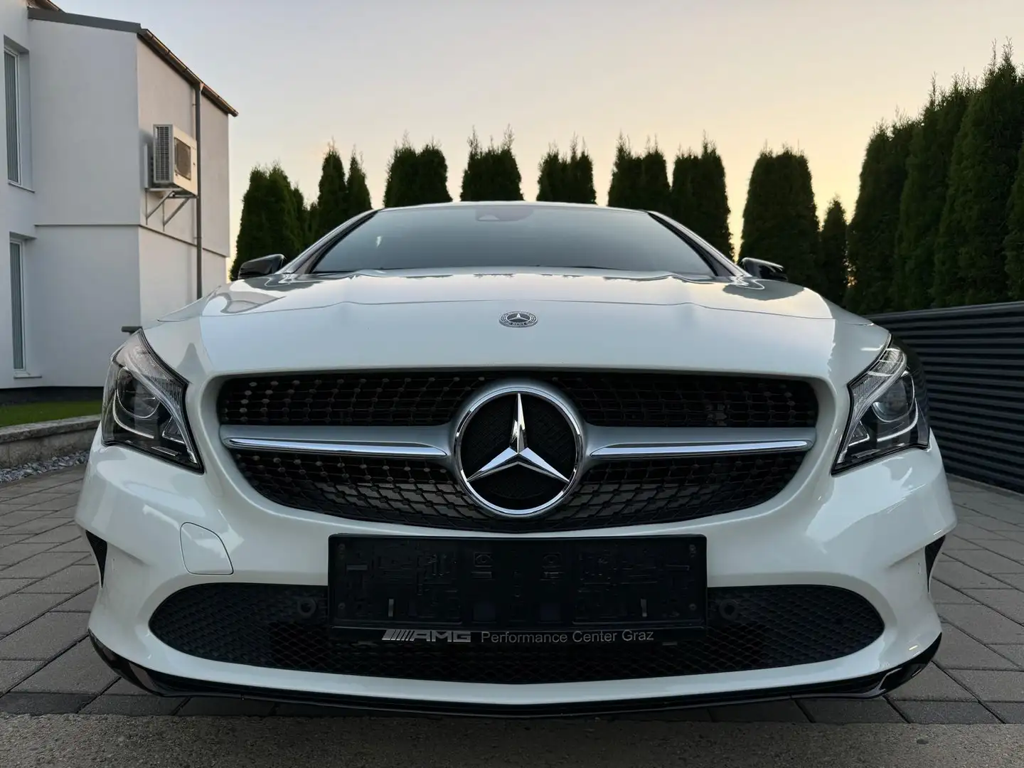 Mercedes-Benz CLA 200 CLA 200 d Coupe Aut. Weiß - 1