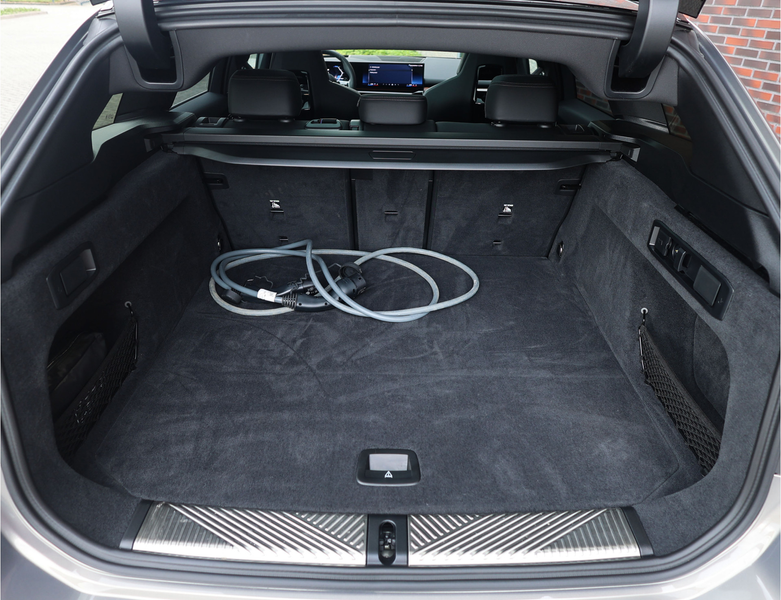 BMW 550 5-serie Touring 550e xDrive | M Performance - Trek — photo 27